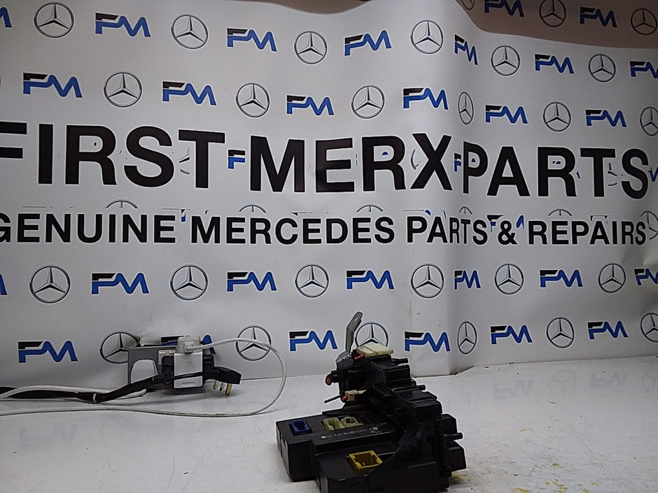 Mercedes C-CLASS W204 Fuse Box RELAY  A2045451869 FMF106