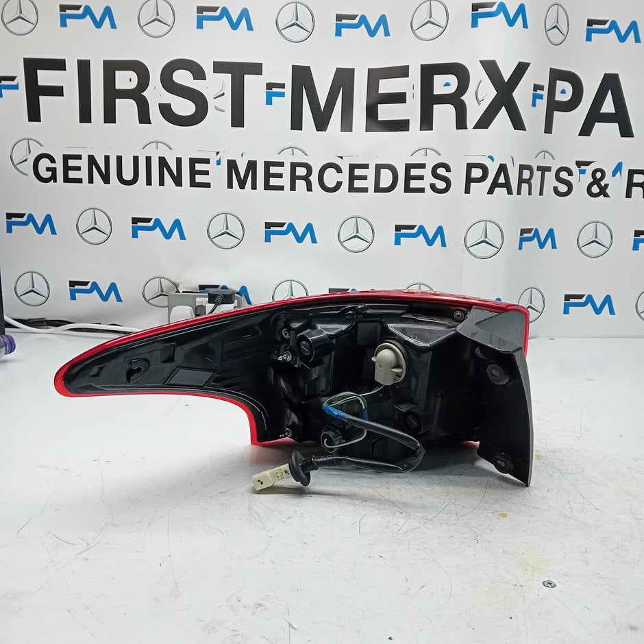 MITSUBISHI OUTLANDER MK3 2015-19 DRIVER SIDE OS OUTER REAR TAIL LIGHT FMT146