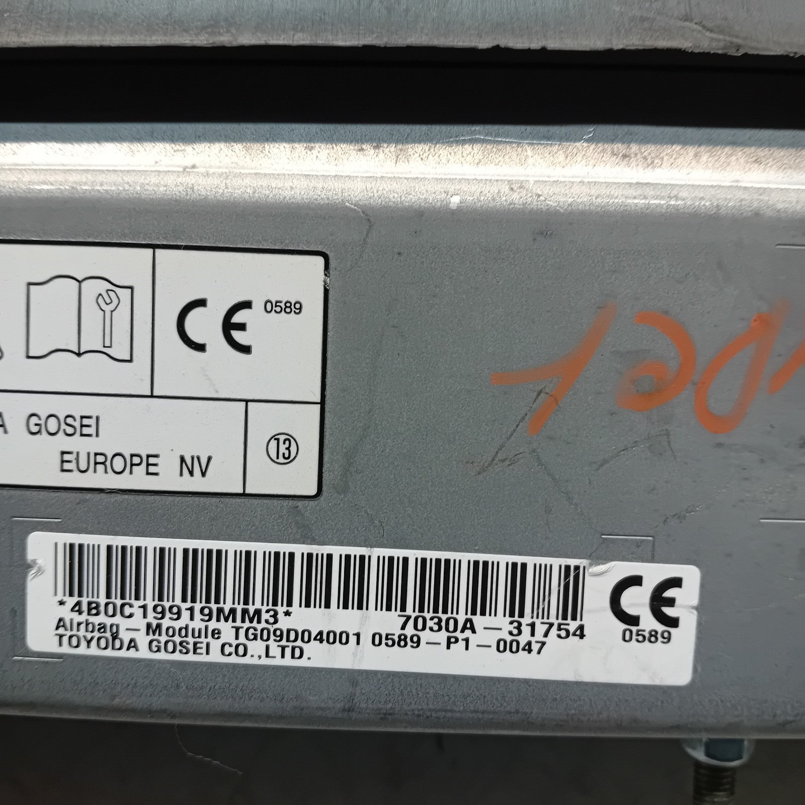 MITSUBISHI OUTLANDER MK3 KNEE AIR SRS BAG RIGHT DRIVER SIDE 7030A-31754 FM00989