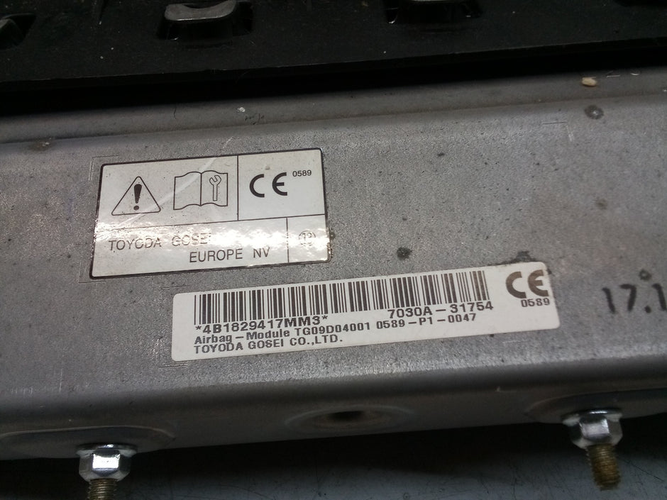 MITSUBISHI OUTLANDER MK3 KNEE AIR SRS BAG RIGHT DRIVER SIDE 7030A-31754 FM00762