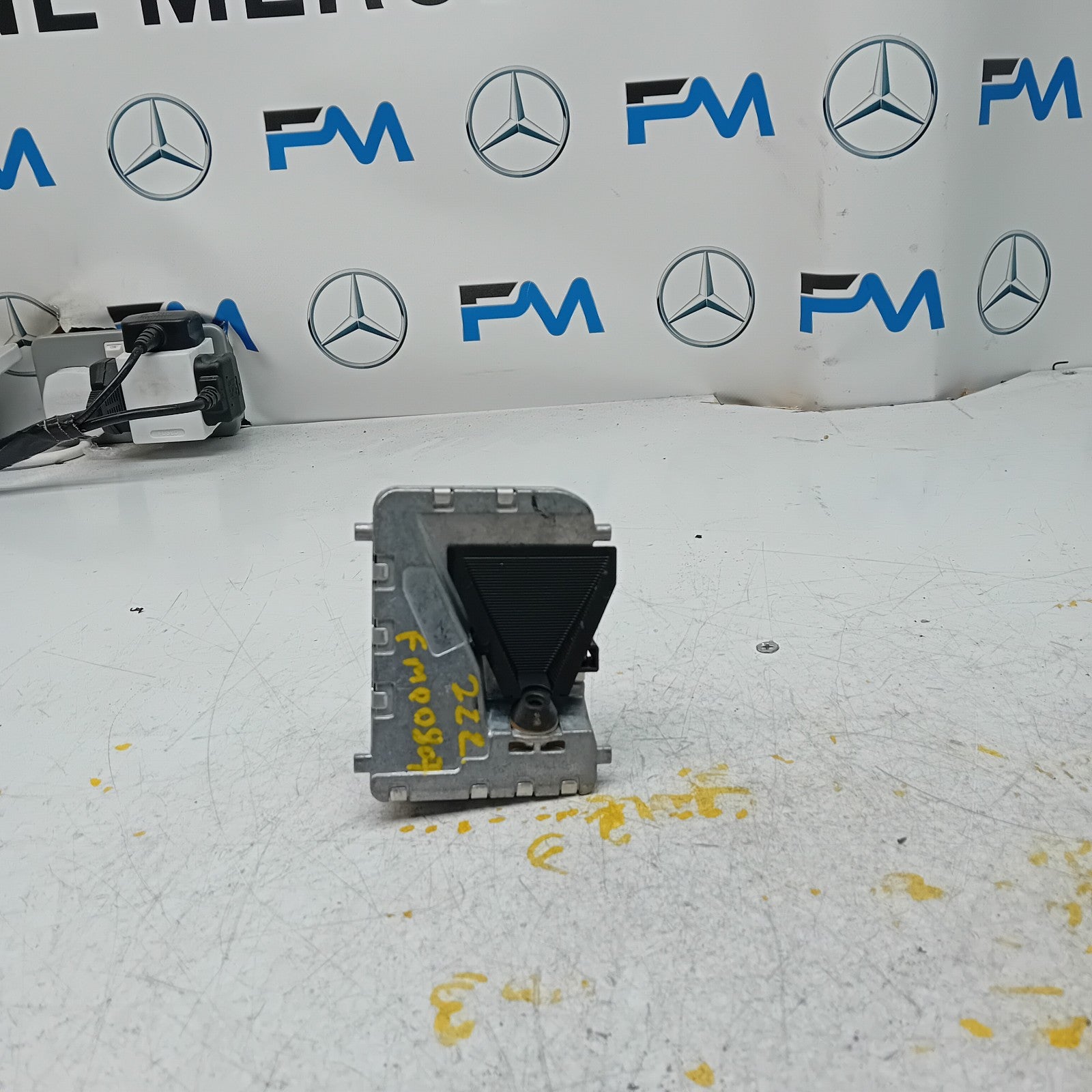 MERCEDES BENZ S-CLASS W222 FRONT WINDSHIELD CAMERA CONTROL A2229003907 FM00807