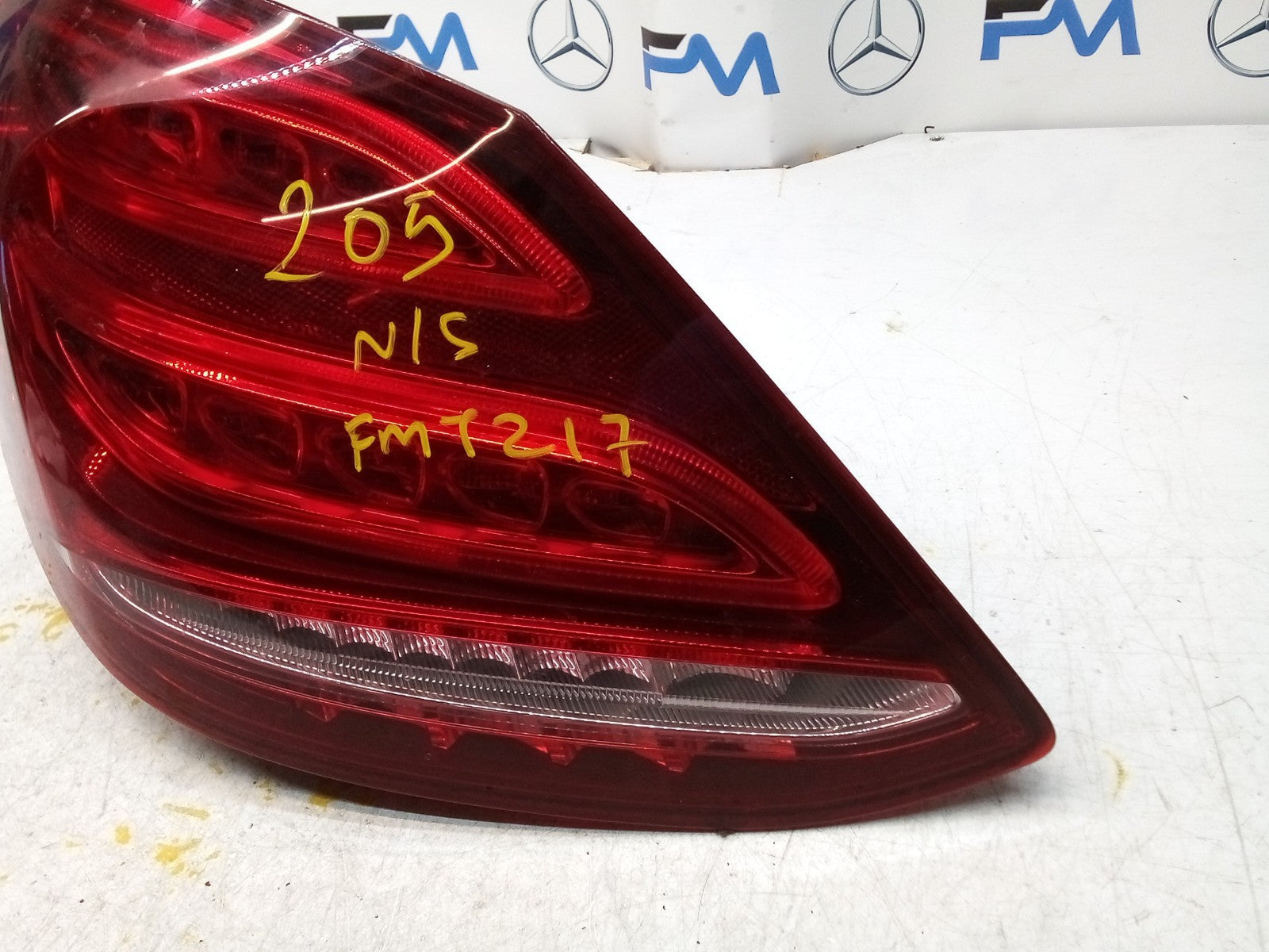 MERCEDES C-CLASS W205 PASSENGER SIDE LEFT NS REAR TAIL LIGHT A2059061357 FMT217