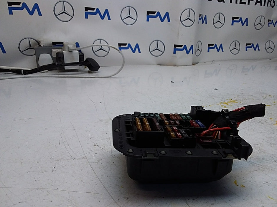 MERCEDES BENZ E-CLASS W213 2016 ONWARDS  FUSE RELAY BOX A2135403038 FMF116