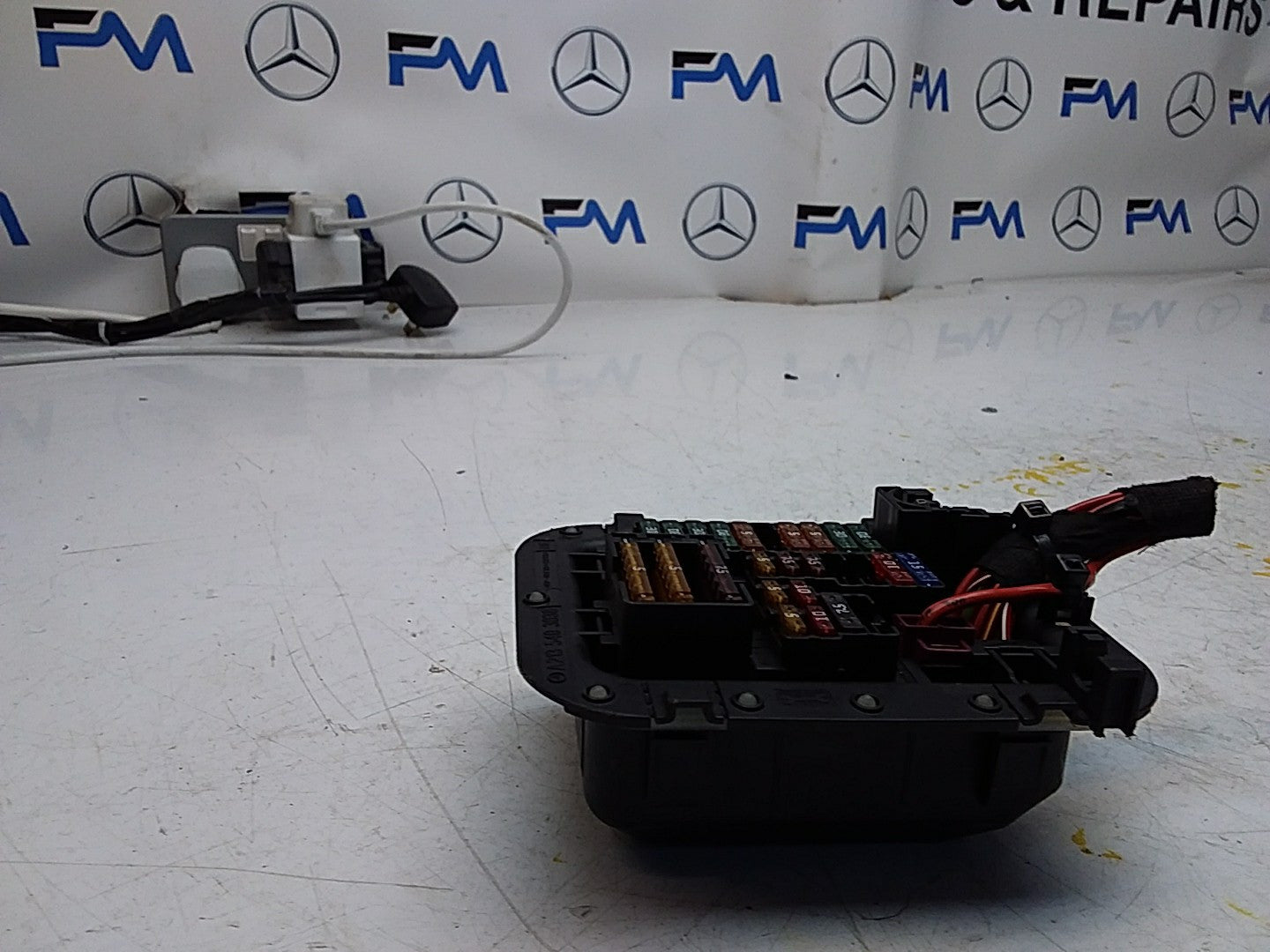 MERCEDES BENZ E-CLASS W213 2016 ONWARDS  FUSE RELAY BOX A2135403038 FMF116