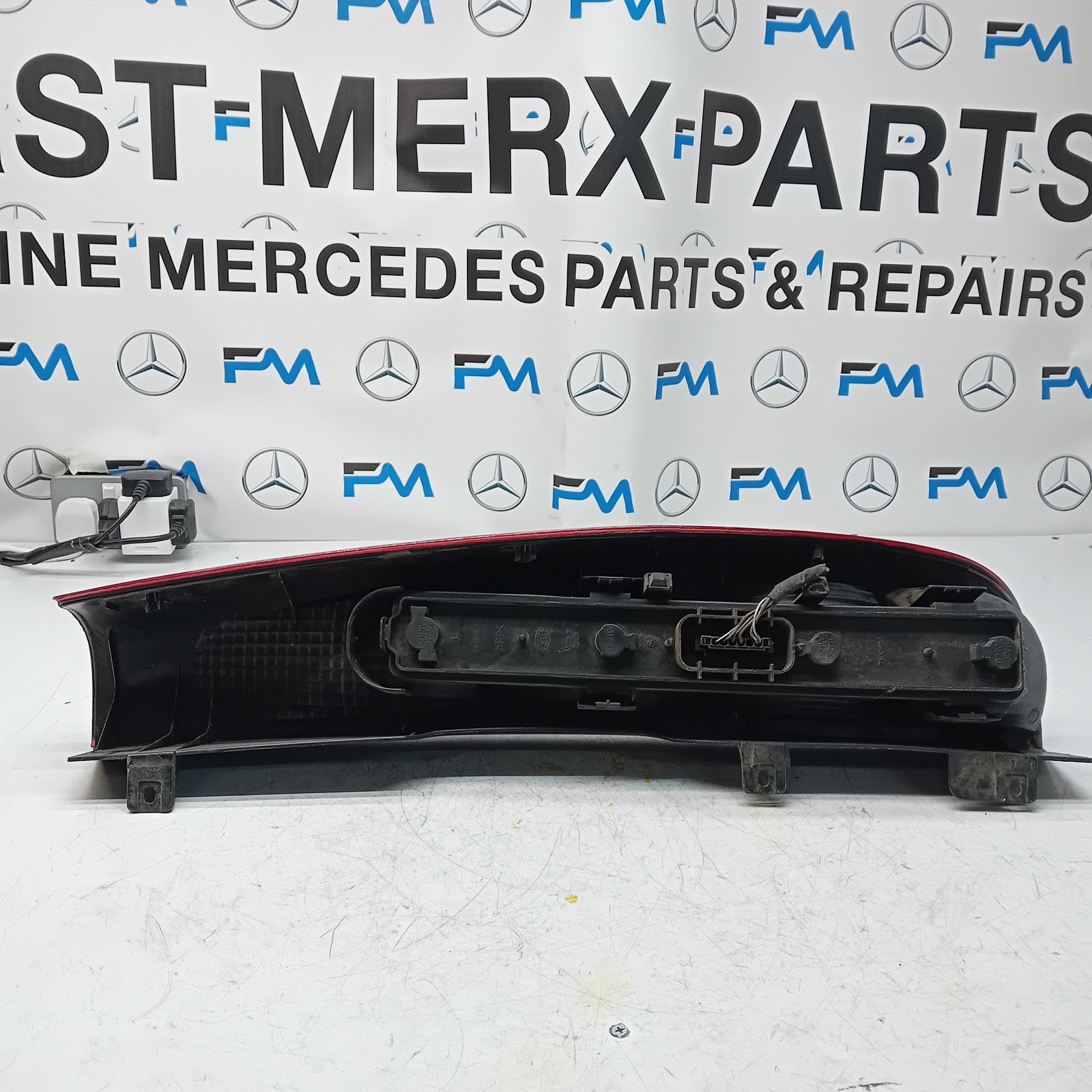 MERCEDES VITO W639 2004-14 PASSENGER NS OUTER REAR TAIL LIGHT 964678-00  FMT149