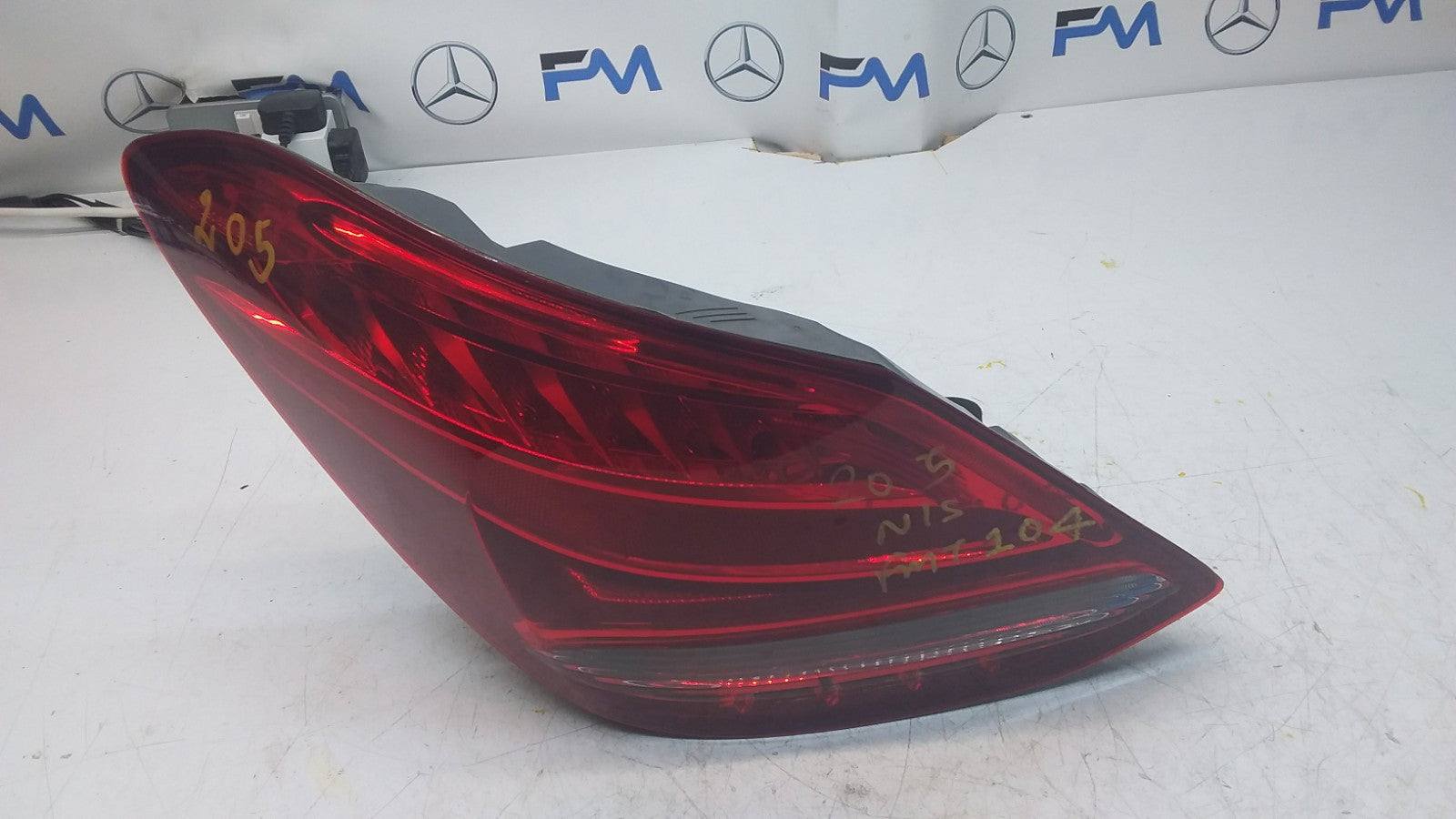 MERCEDES C-CLASS W205 PASSENGER SIDE NS REAR TAIL LIGHT A2059061157 2016 FMT104