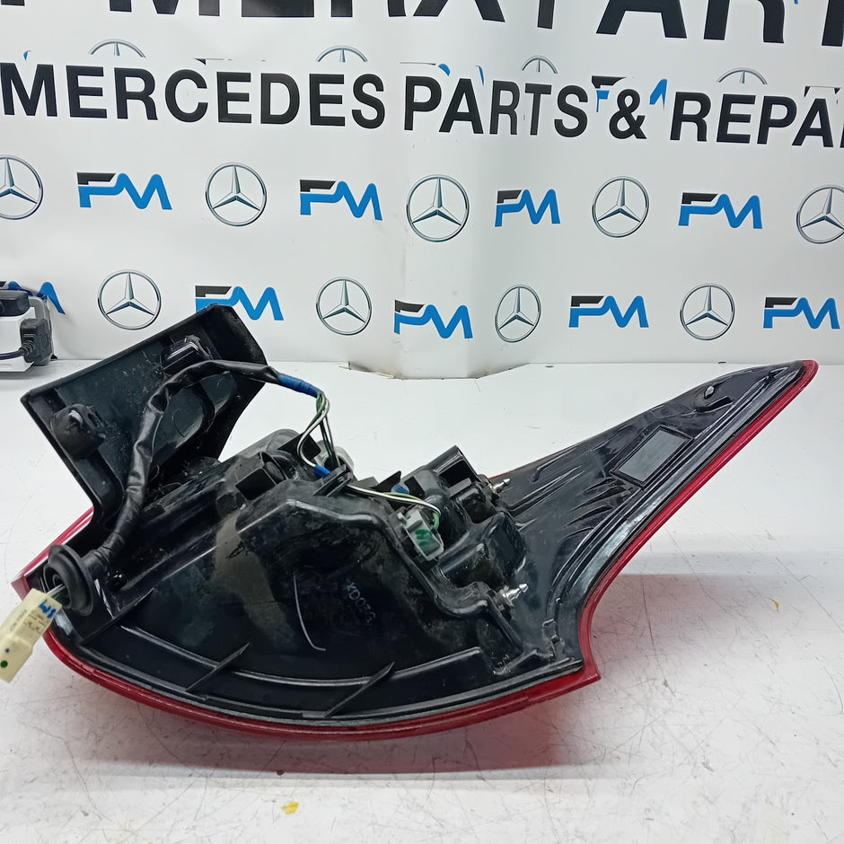 MITSUBISHI OUTLANDER MK3 2015-19 PASSENGER SIDE NS OUTER REAR TAIL LIGHT FMT136