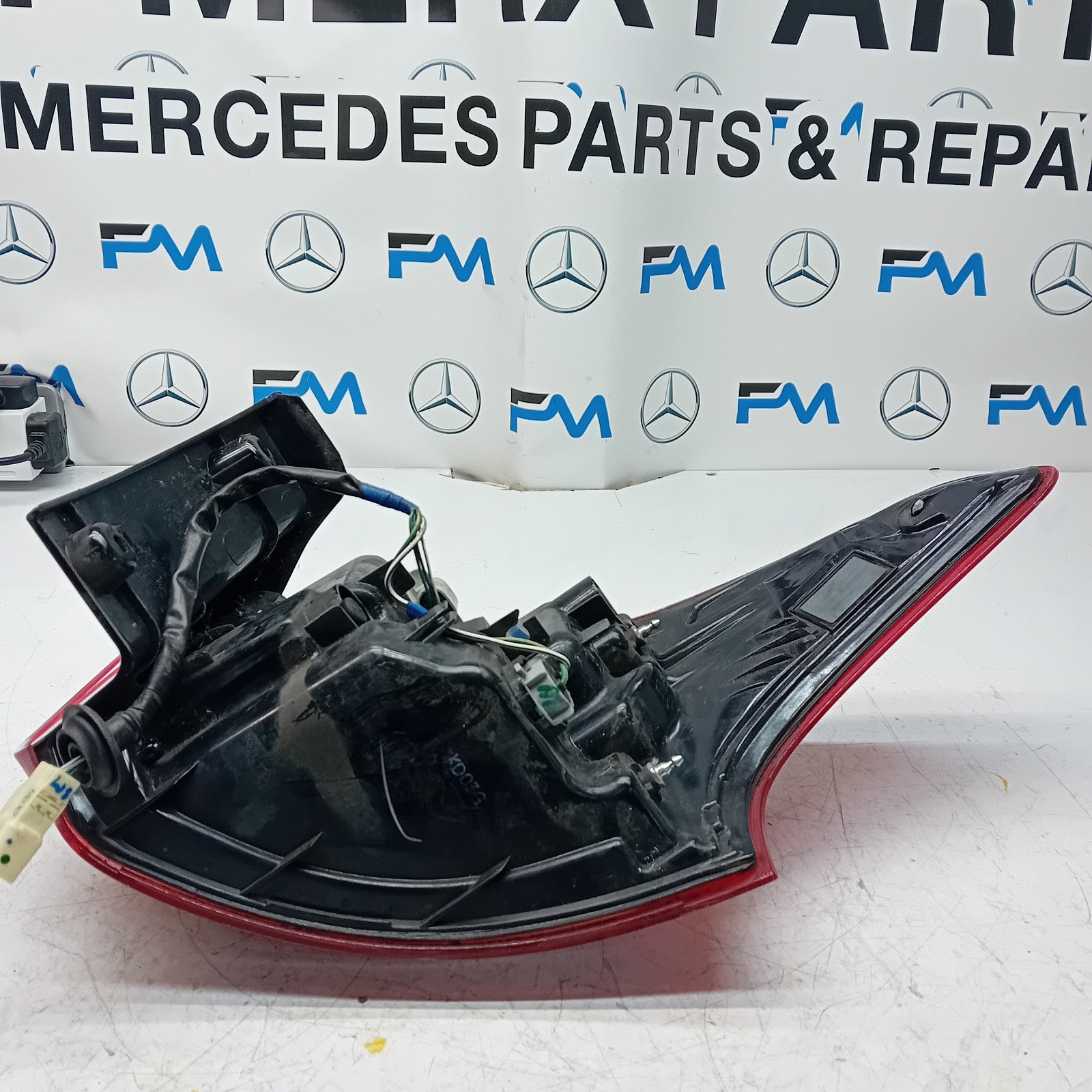 MITSUBISHI OUTLANDER MK3 2015-19 PASSENGER SIDE NS OUTER REAR TAIL LIGHT FMT136
