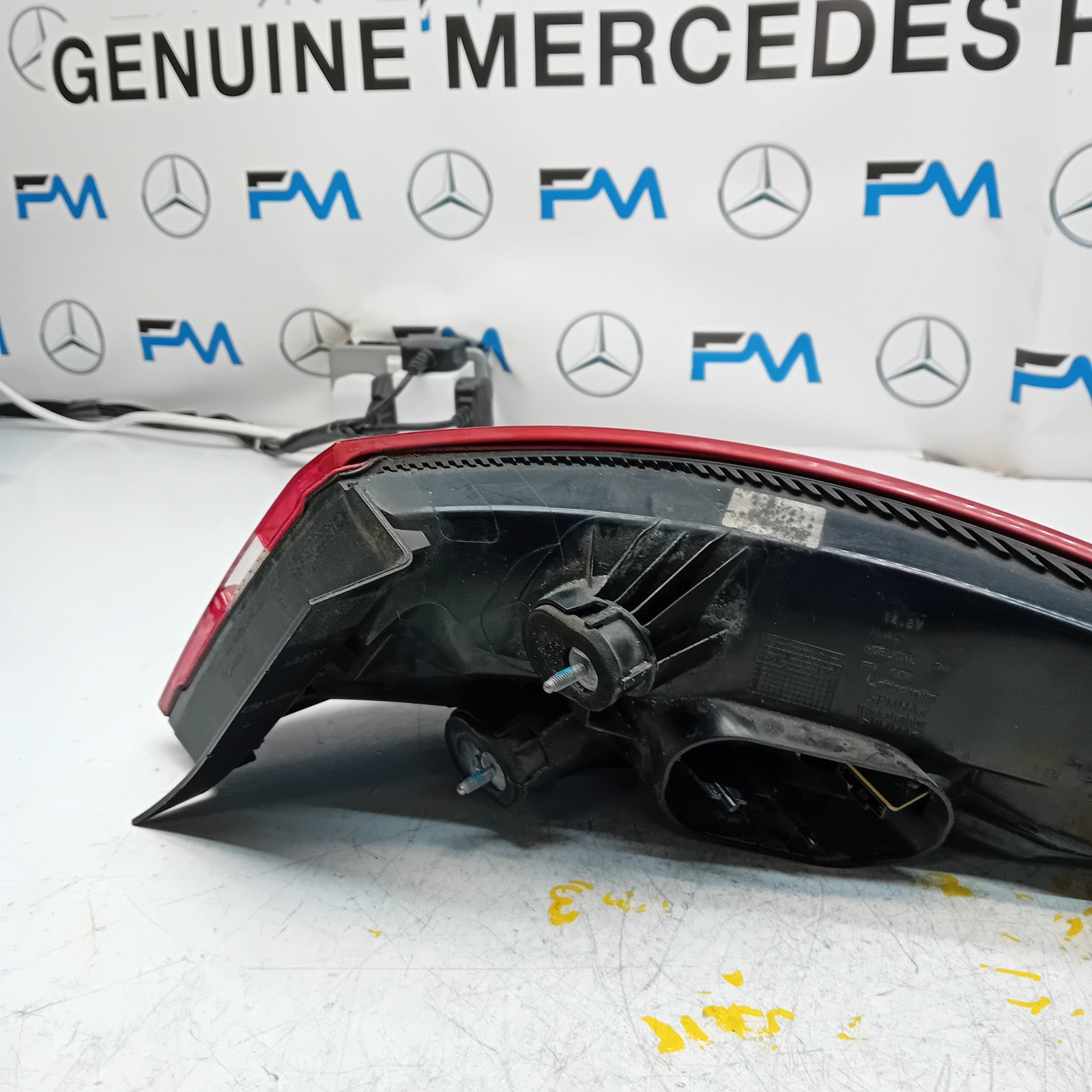 MERCEDES E-CLASS W207 COUPE PASSENGER SIDE NS REAR TAIL LIGHT A2079060158 FMT171