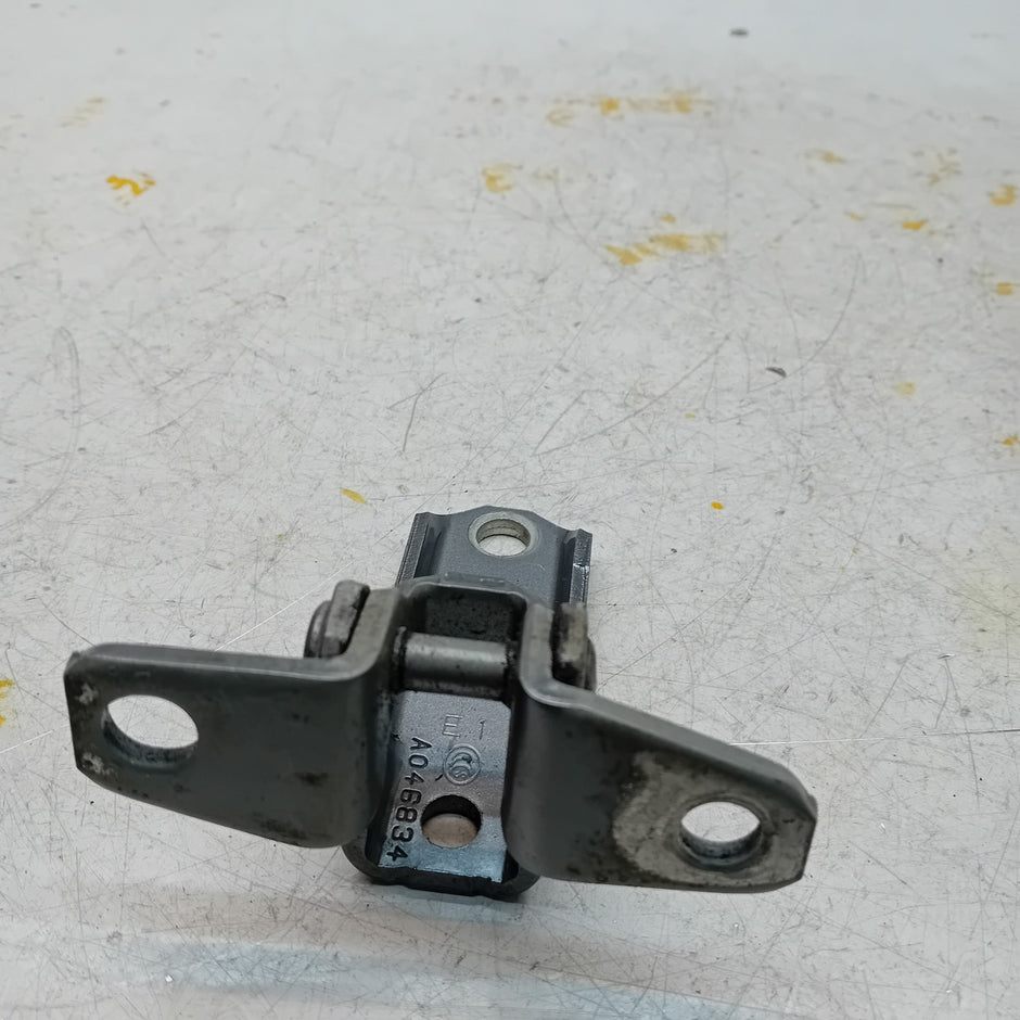 MITSUBISHI OUTLANDER MK3 RIGHT FRONT DOOR LOWER HINGE PANEL A204 A046834 FM00967