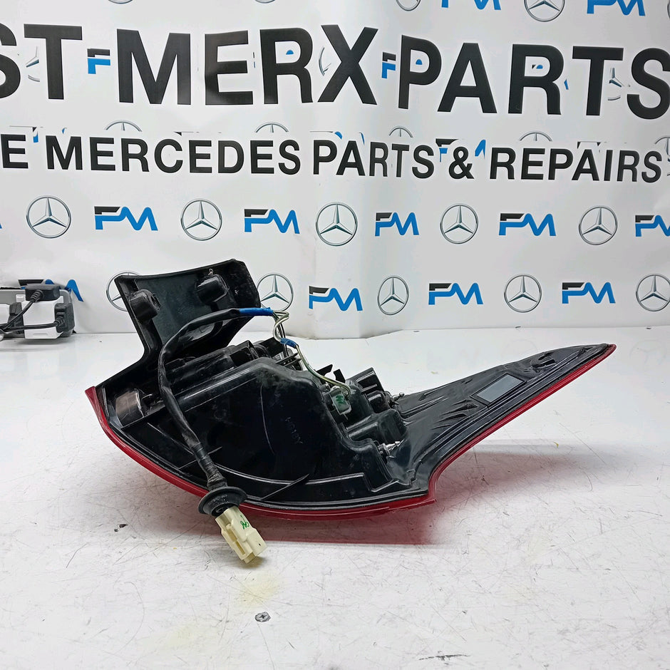 MITSUBISHI OUTLANDER MK3 2015-19 PASSENGER SIDE NS OUTER REAR TAIL LIGHT FMT144