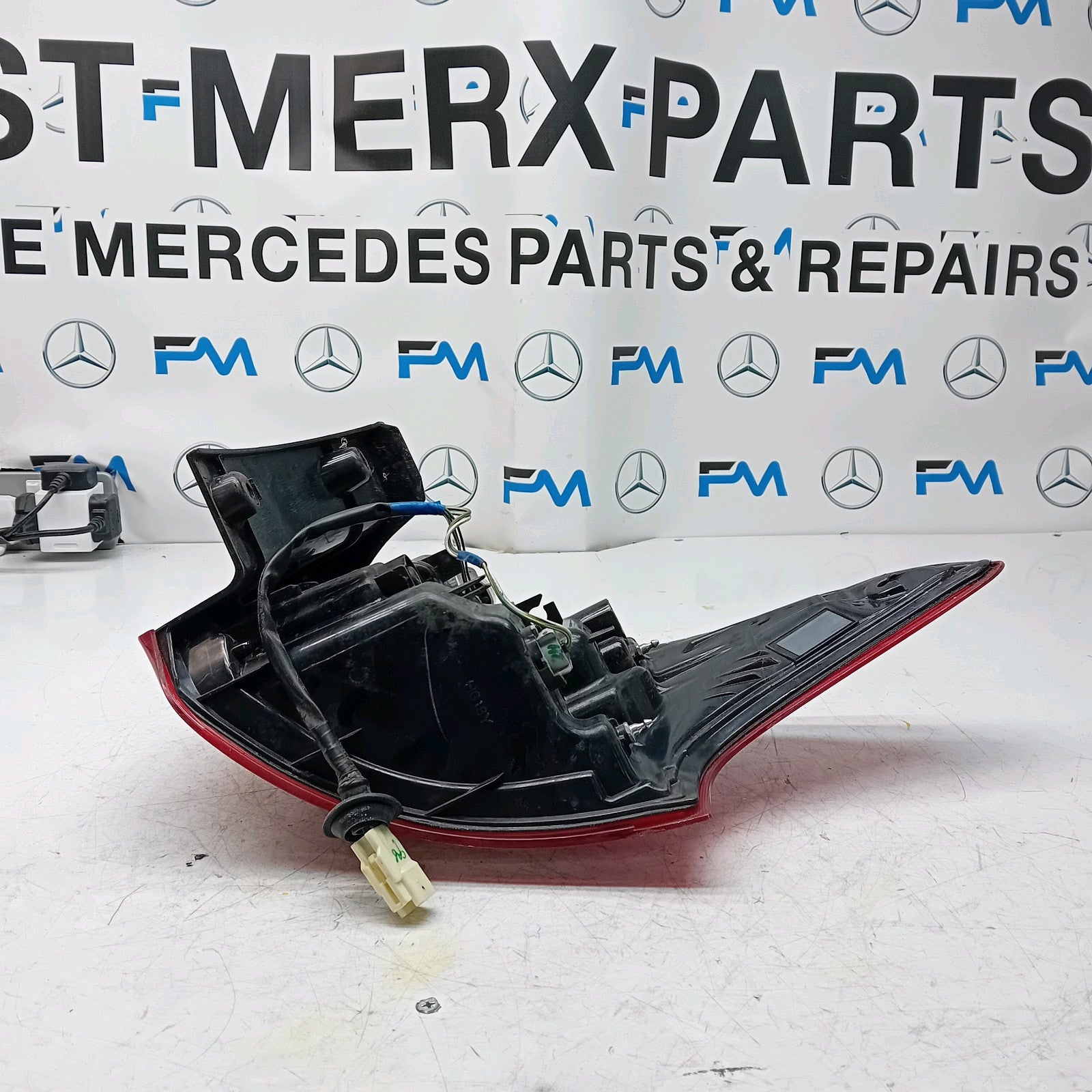 MITSUBISHI OUTLANDER MK3 2015-19 PASSENGER SIDE NS OUTER REAR TAIL LIGHT FMT144