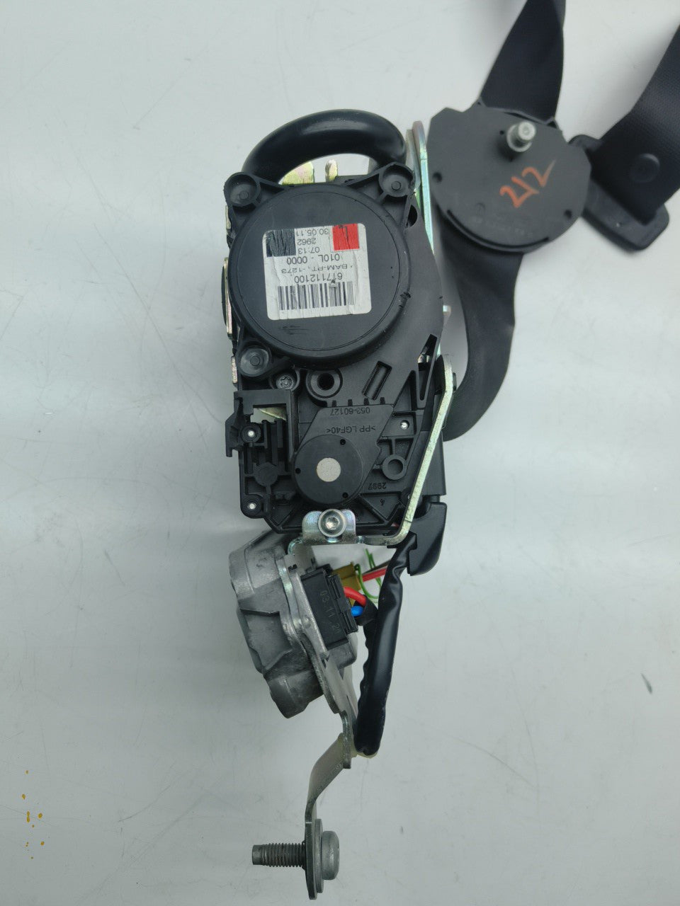 MERCEDES E CLASS W212  SEAT BELT FRONT LEFT PASSENGER SIDE A2128607585 FMS22 NSF