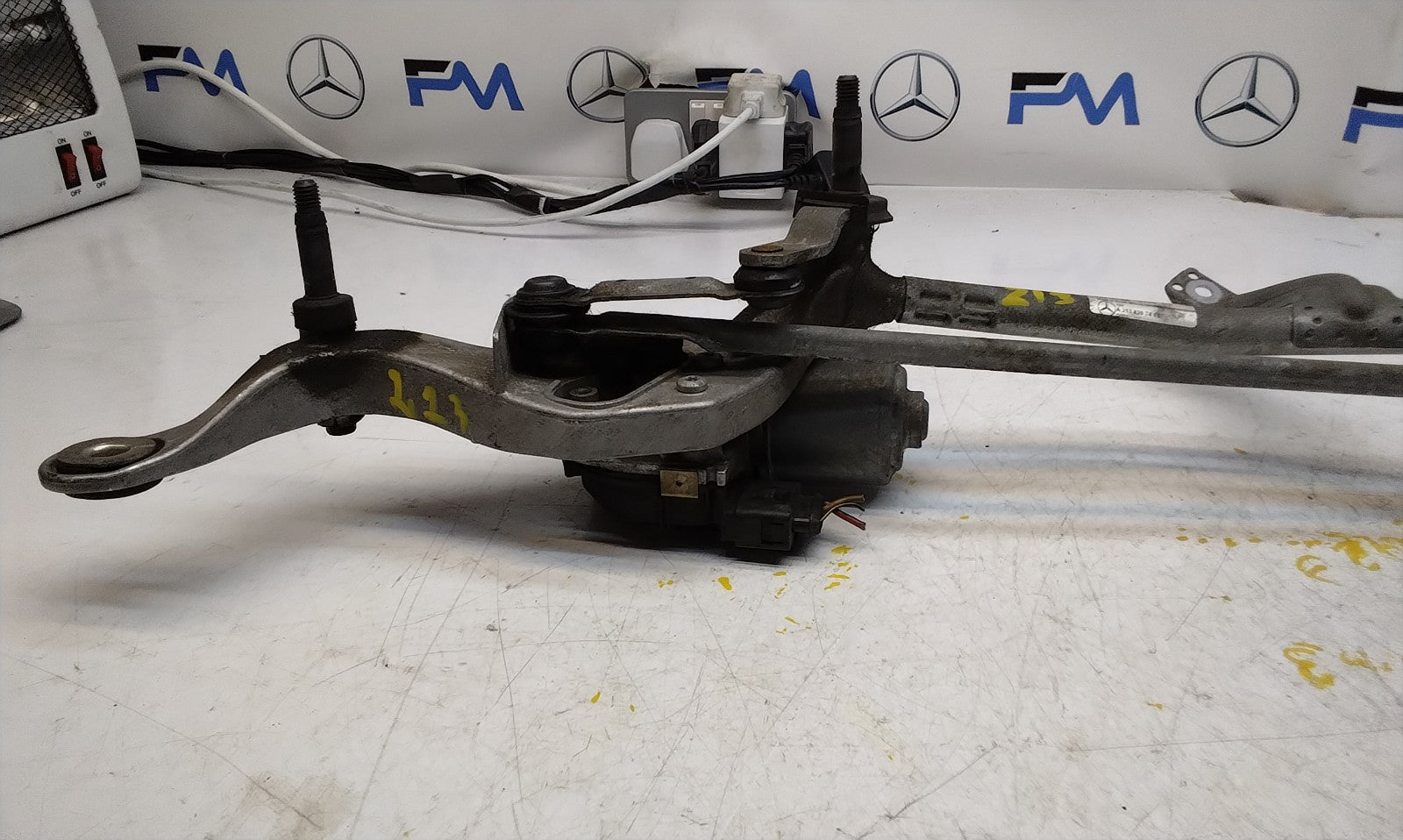MERCEDES-BENZ E CLASS W213 FRONT WIPER MOTOR WITH LINKAGE A2138207402 FM00751