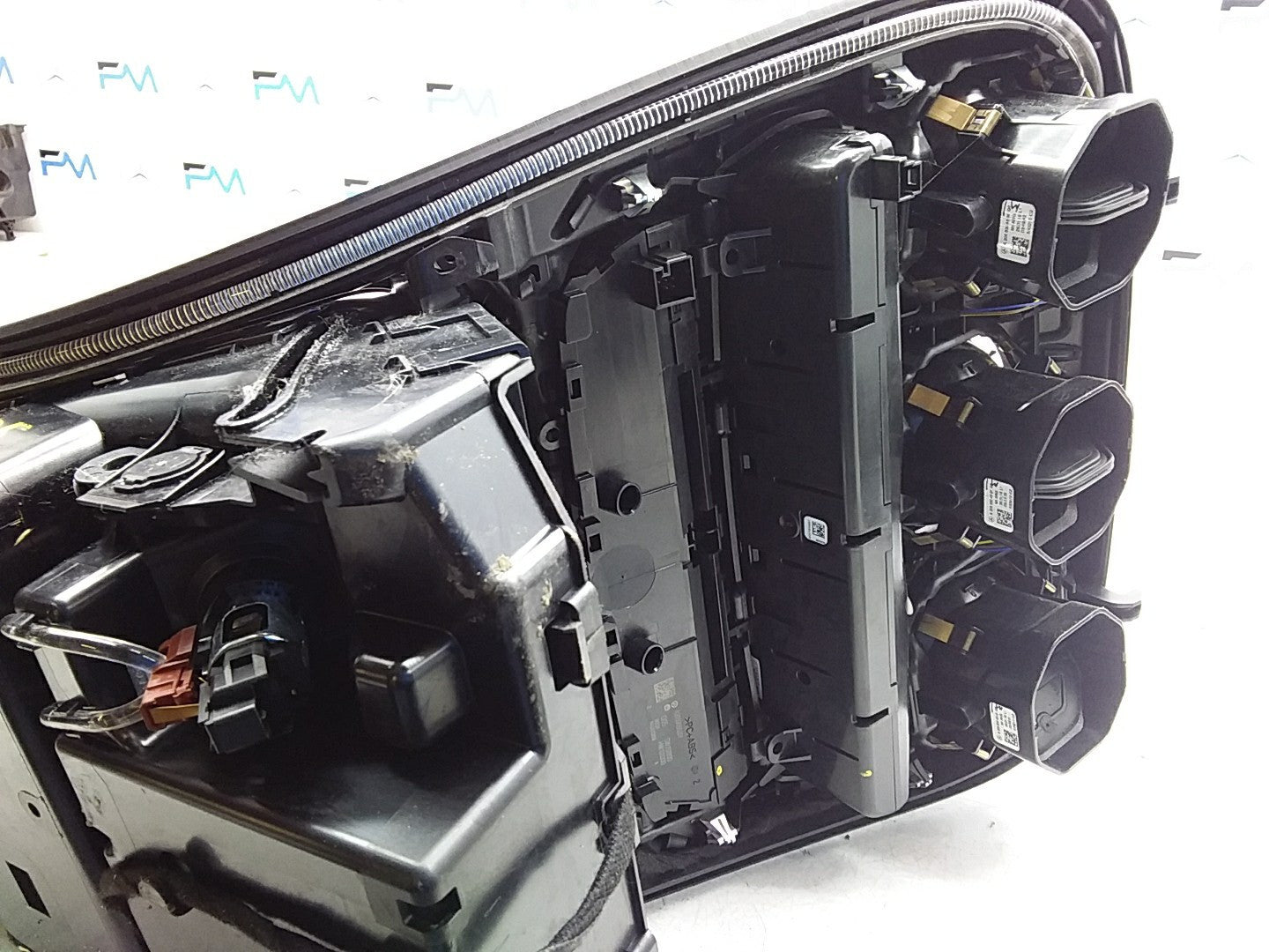 2016-2019 MERCEDES E CLASS W213 CENTRE  CONSOLE  A2055402224 FMK25 (DAMAGED)