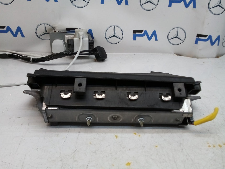 MITSUBISHI OUTLANDER MK3 KNEE AIR SRS BAG RIGHT DRIVER SIDE 7030A-31754 FM00762