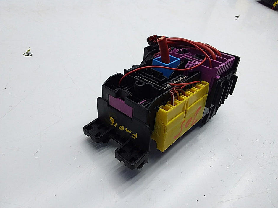 MERCEDES C CLASS FUSE RELAY BOX A2059067200 W205 2014-2021  FMF16