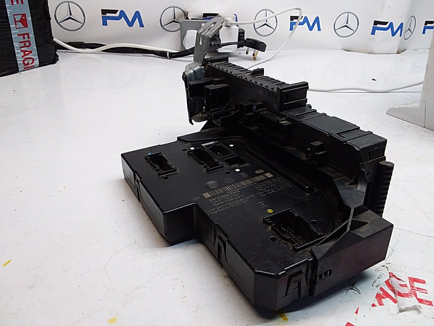MERCEDES BENZ E-CLASS W212 FUSE BOX RELAY A2129003822 FMF108