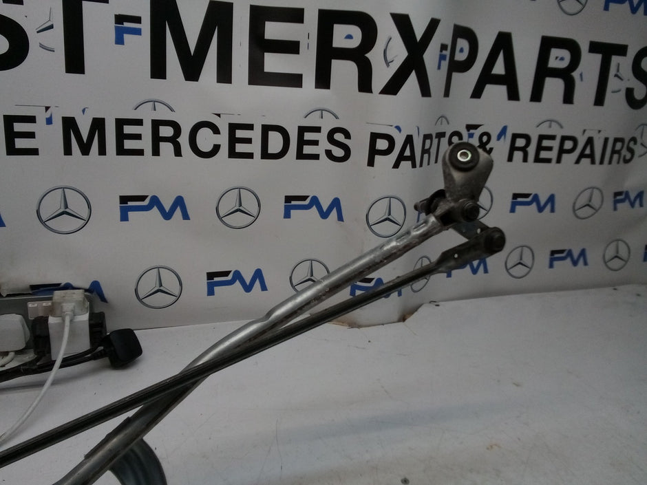 MERCEDES-BENZ C CLASS W205 FRONT WIPER MOTOR WITH LINKAGE A2059600940 FM00218