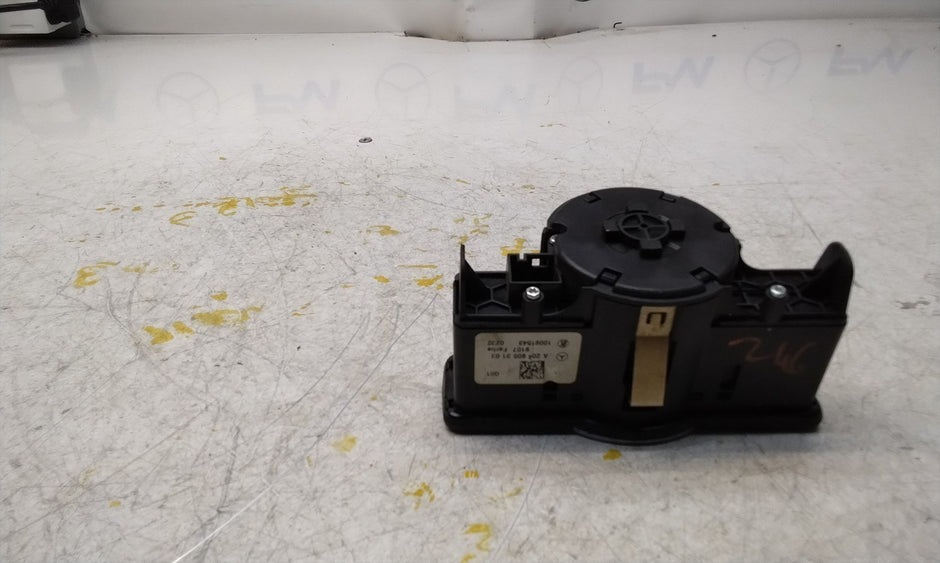 MERCEDES C-CLASS W204 HEADLIGHT CONTROL SWITCH 2014 A2049053103 FM001025