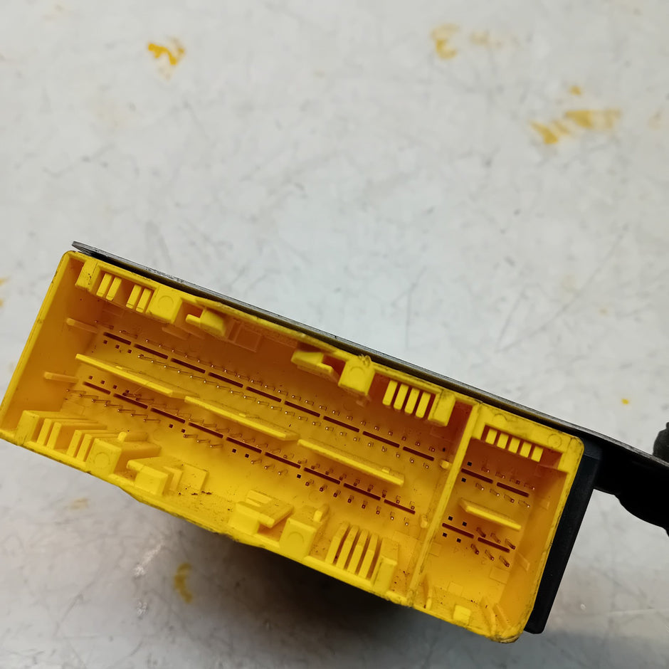 MERCEDES E-CLASS AIRBAG CONTROL MODULE W213 A2139000304 FM00913