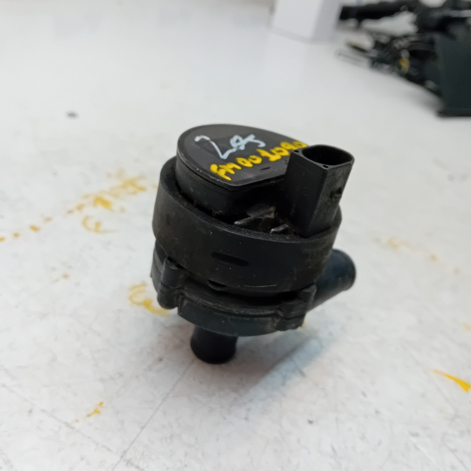 Mercedes C E-CLASS W211 ELECTRIC COOLANT WATER PUMP A2118350028 FM001090