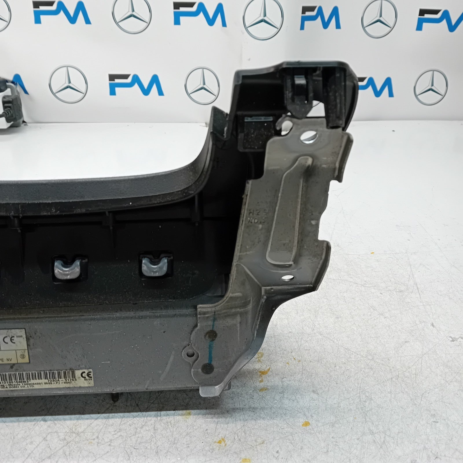 MITSUBISHI OUTLANDER MK3 KNEE AIR SRS BAG RIGHT DRIVER SIDE 7030A-31753 FM00993