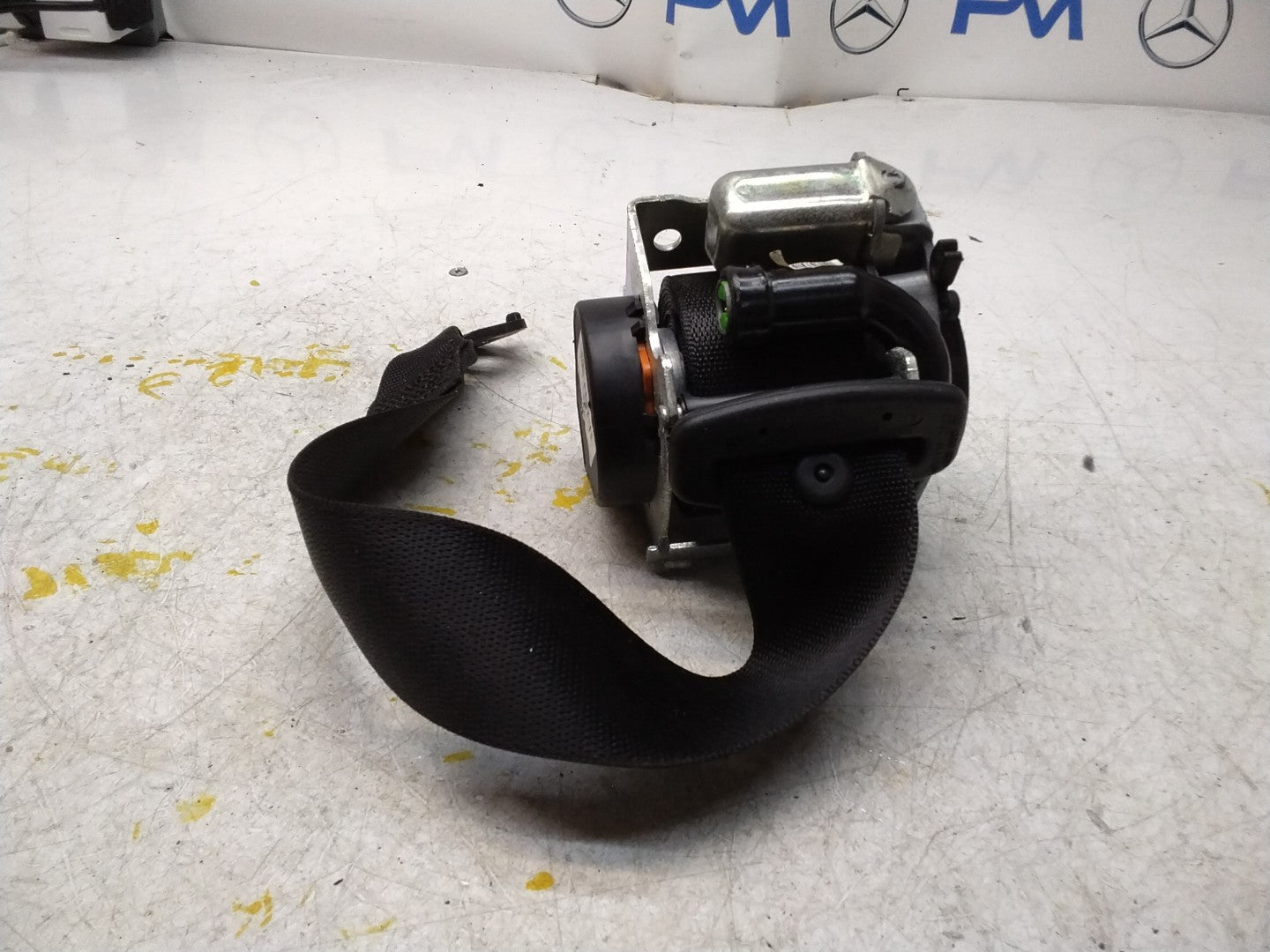 MERCEDES E CLASS SEAT BELT REAR RIGHT AND LEFT A2078602385 C207 FMS425 NSR OSR