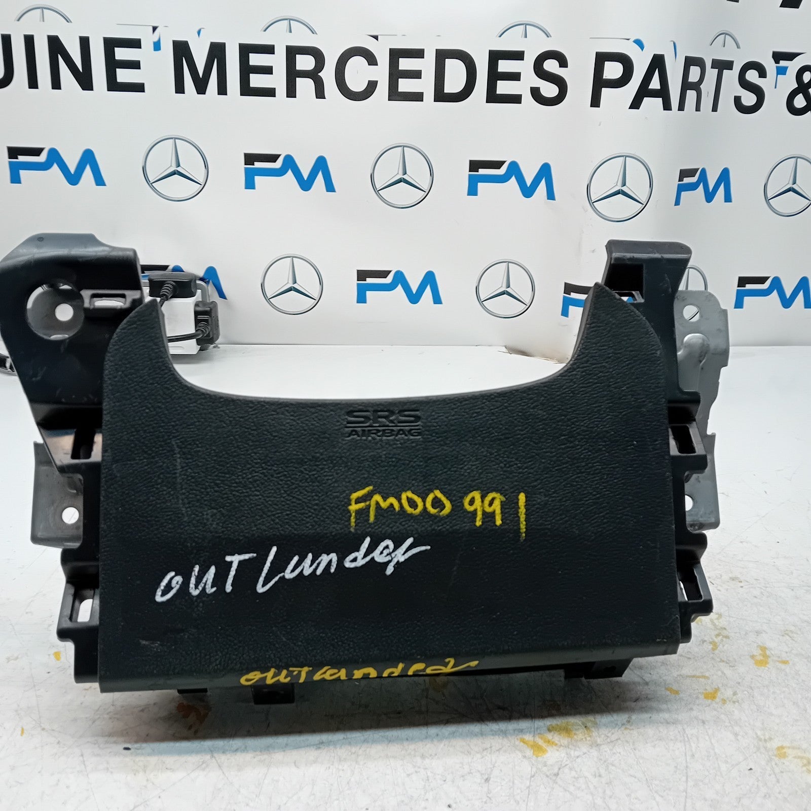 MITSUBISHI OUTLANDER MK3 KNEE AIR SRS BAG RIGHT DRIVER SIDE 7030A-31753 FM00991