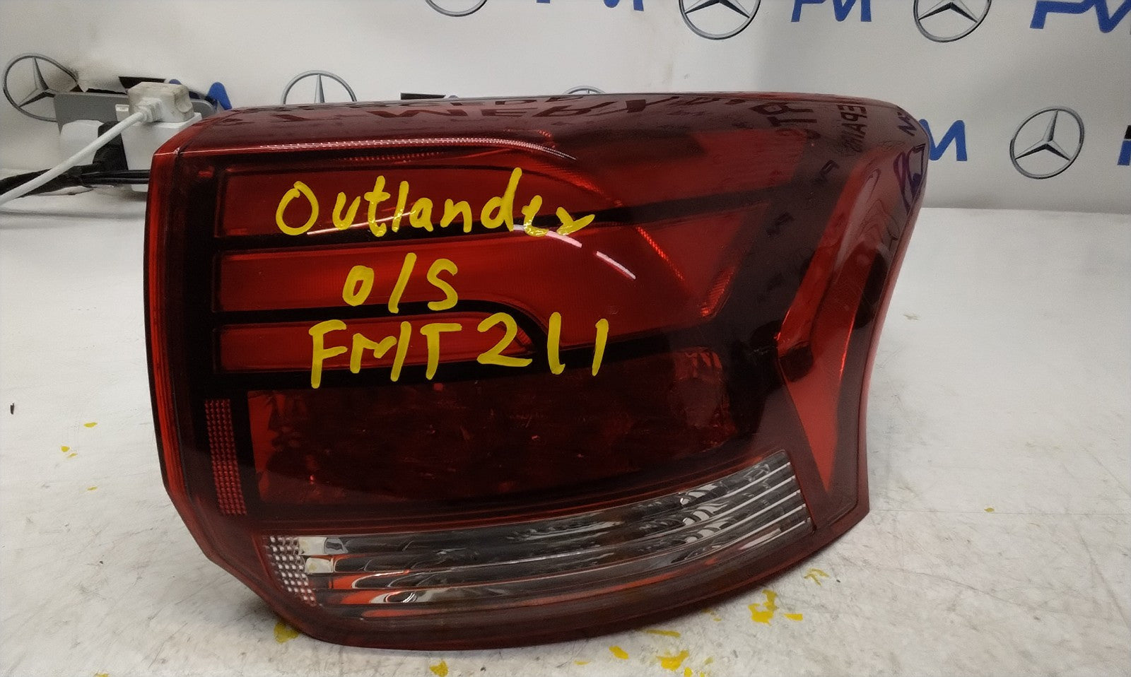 MITSUBISHI OUTLANDER DRIVER SIDE RIGHT OS REAR TAIL LIGHT FMT211 HALF LED