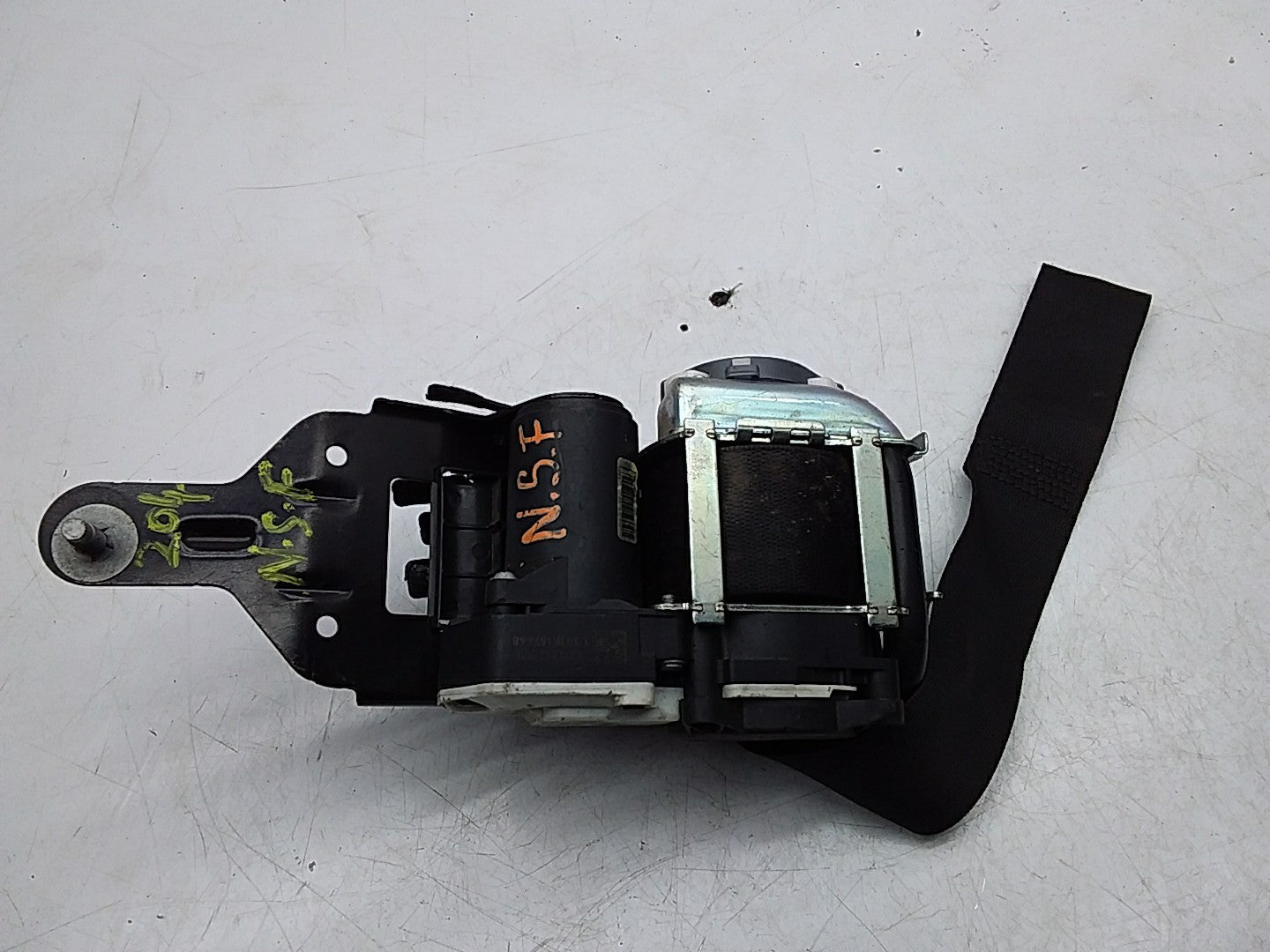 MERCEDES C-CLASS W204 SEAT BELT FRONT LEFT PASSENGER SIDE A2048601585 FMS228 NSF