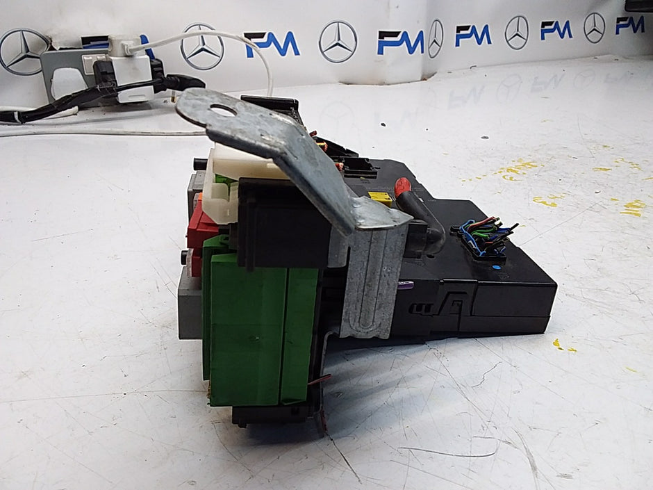 MERCEDES C-CLASS W204  FUSE  BOX RELAY A2049005003 FMF104