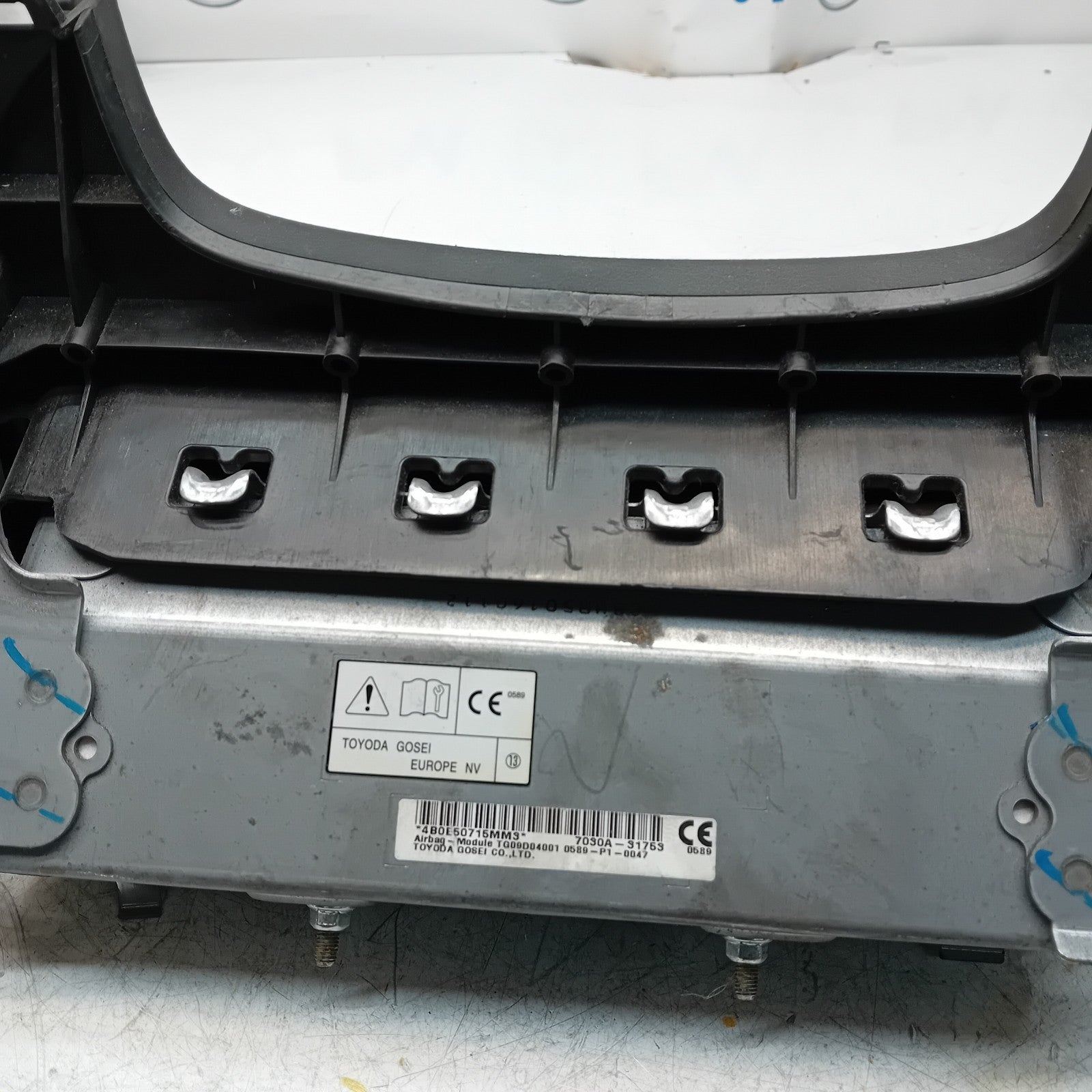 MITSUBISHI OUTLANDER MK3 KNEE AIR SRS BAG RIGHT DRIVER SIDE 7030A-31753 FM00994