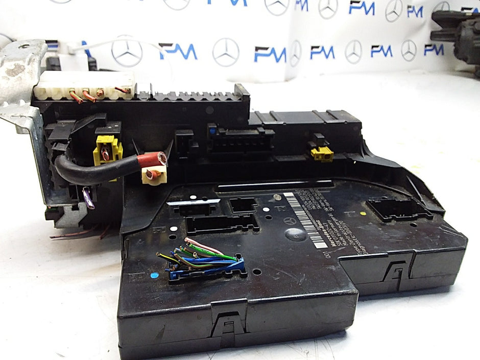 MERCEDES C-CLASS W204  FUSE  BOX RELAY A2049005003 FMF104