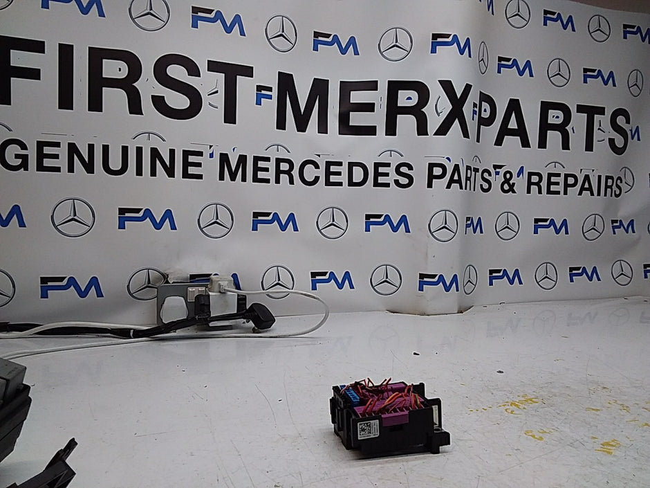 MERCEDES BENZ E-CLASS W213 2016 ONWARDS  FUSE RELAY BOX A2135400414 FMF117