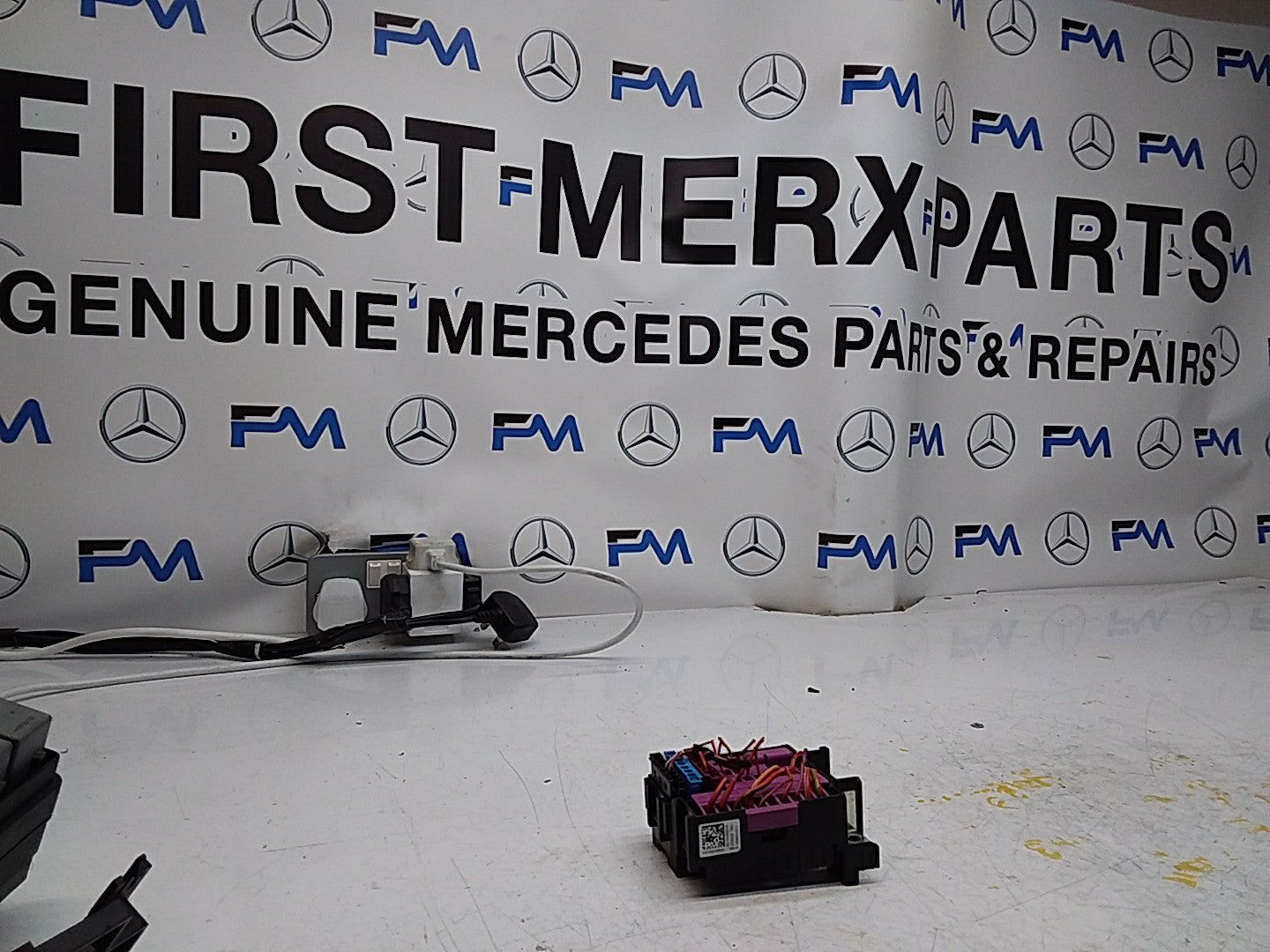 MERCEDES BENZ E-CLASS W213 2016 ONWARDS  FUSE RELAY BOX A2135400414 FMF117