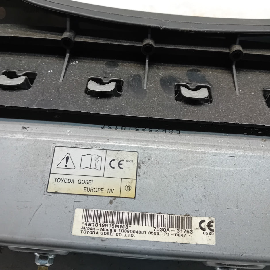 MITSUBISHI OUTLANDER MK3 KNEE AIR SRS BAG RIGHT DRIVER SIDE 7030A-31753 FM00993