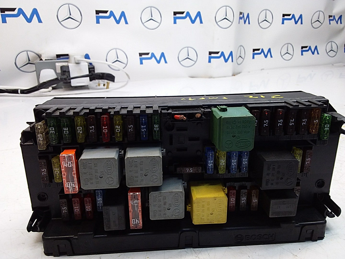 Mercedes E-CLASS W212 Fuse  Box RELAY A2129005812 FMF92 (DAMAGED)