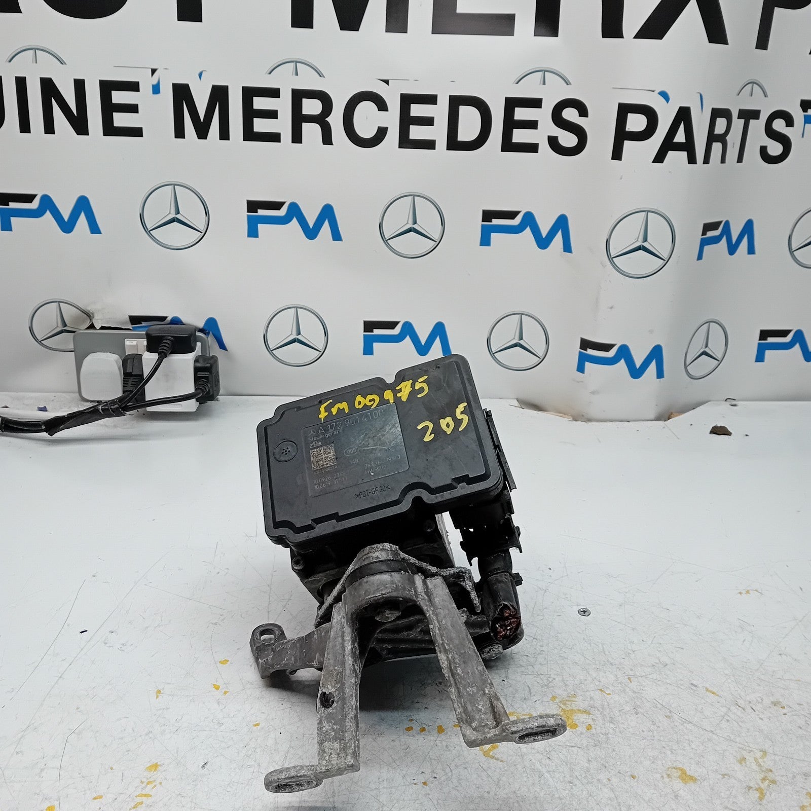 MERCEDES C-CLASS W205 ABS PUMP MODULE CONTROL UNIT A1729014100 FM00975