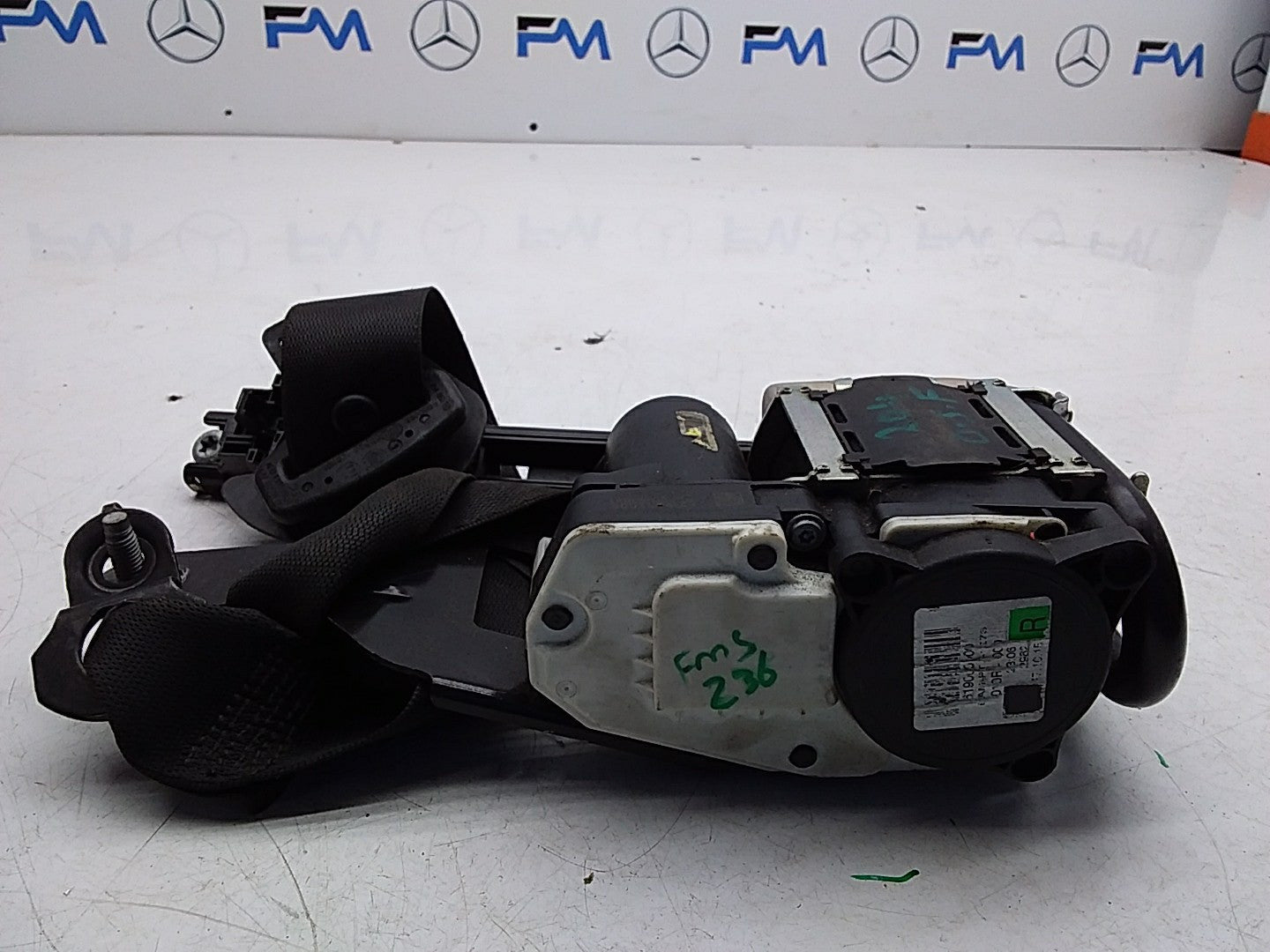MERCEDES C-CLASS W204 SEAT BELT FRONT RIGHT DRIVER SIDE A2048601885 FMS236 OSF
