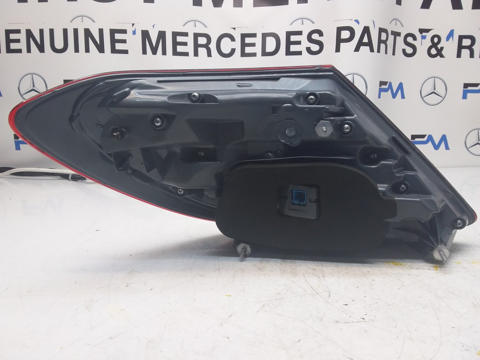MERCEDES E-CLAZZ W213 DRIVER SIDE OS REAR TAIL LIGHT FMT95