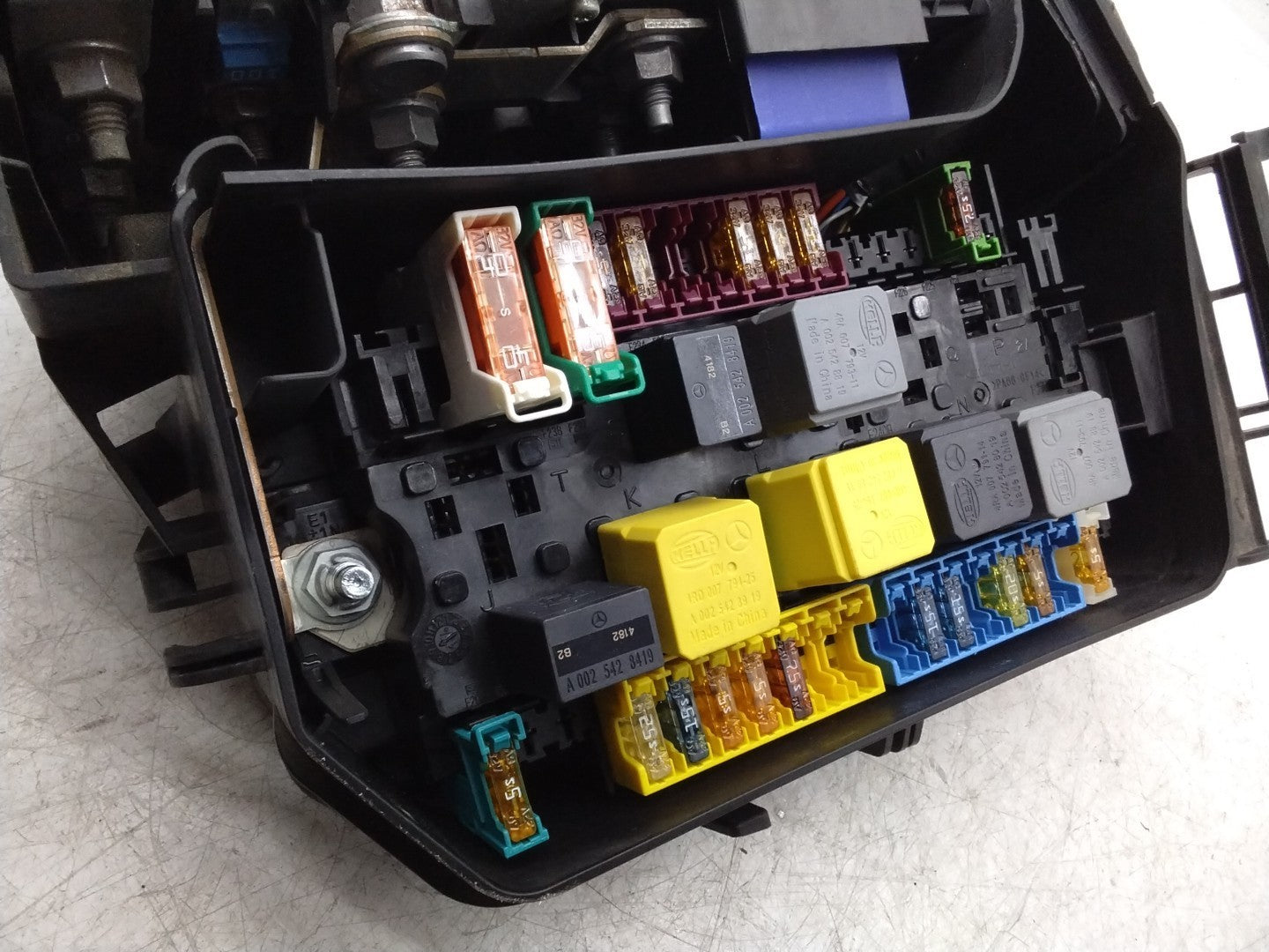 MERCEDES BENZ B-CLASS FUSE RELAY  BOX A2469980601  FMF172