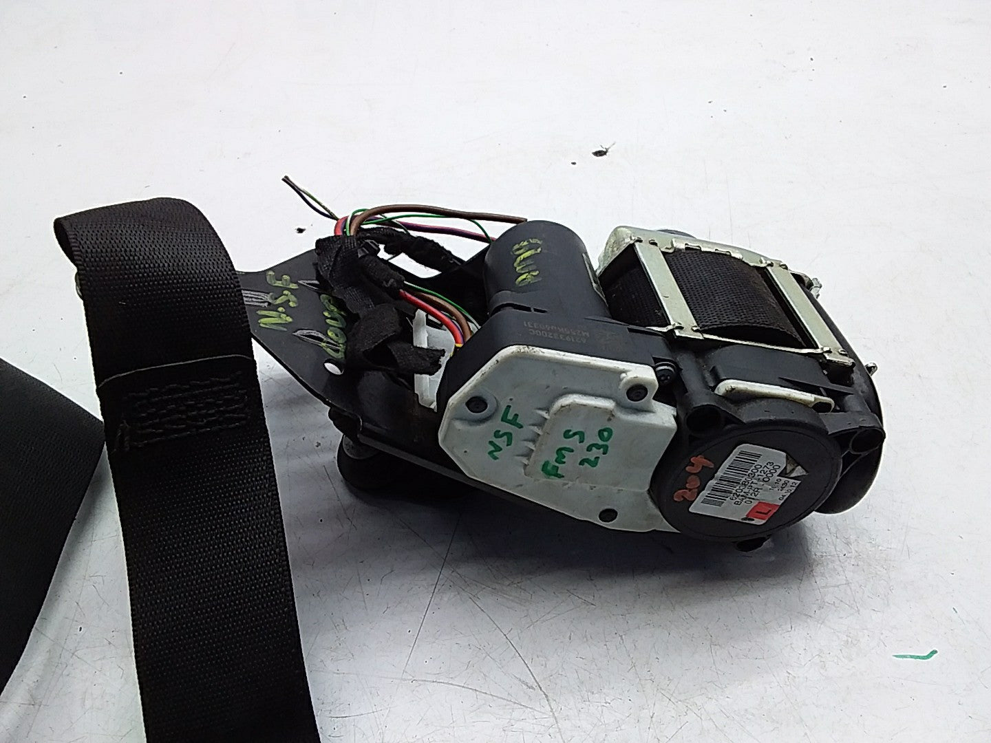 MERCEDES C-CLASS W204 SEAT BELT FRONT LEFT PASSENGER SIDE A2048601585 FMS230 NSF
