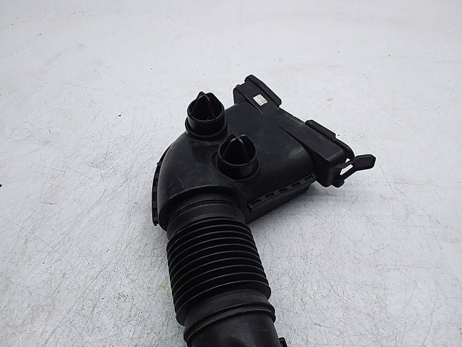 MERCEDES BENZ E-CLASS W213 AIR INTAKE TUBE A640940097 FMI22