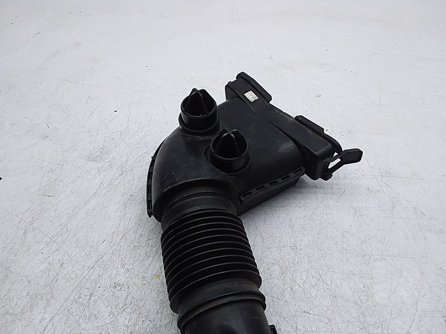 MERCEDES BENZ E-CLASS W213 AIR INTAKE TUBE A640940097 FMI22