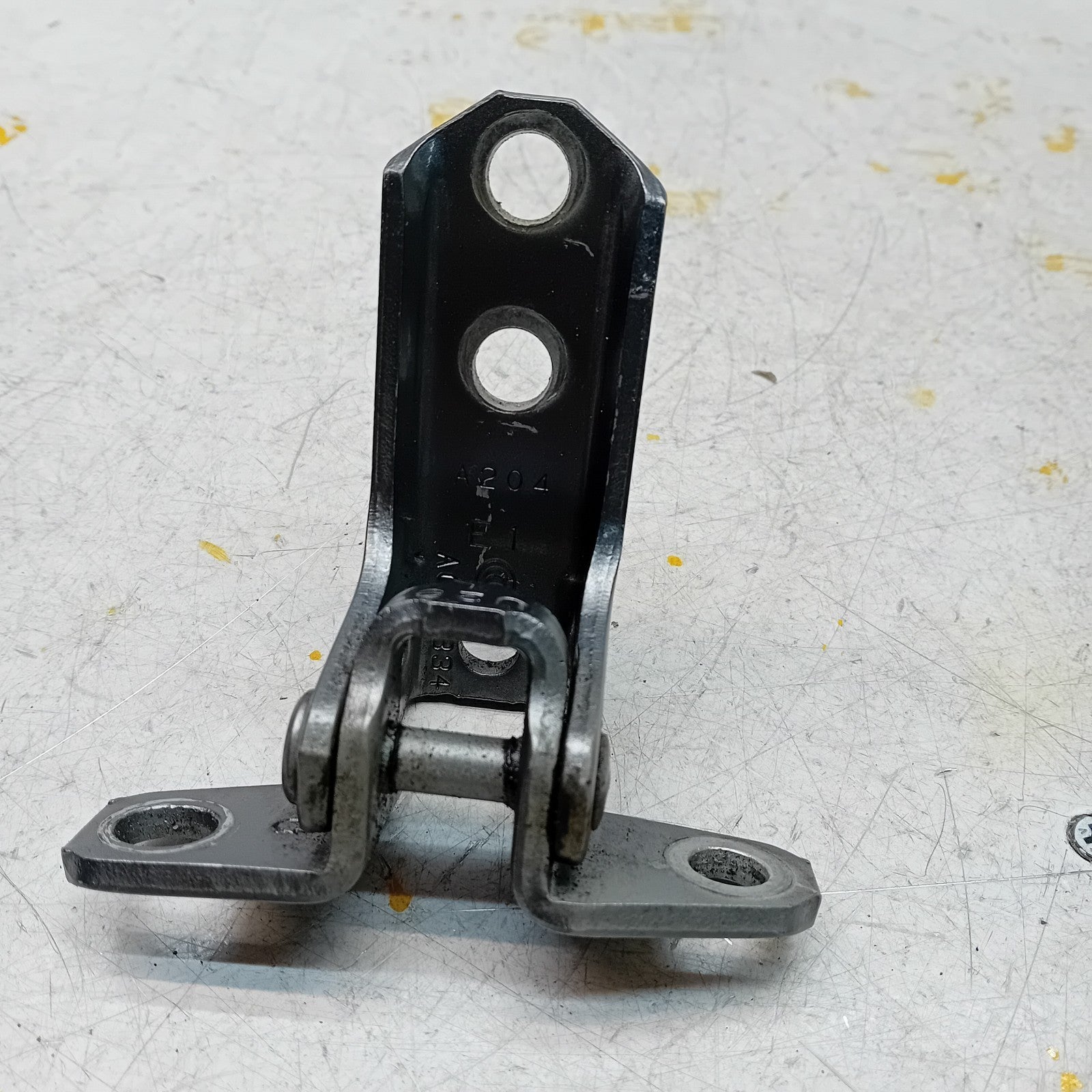 MITSUBISHI OUTLANDER MK3 RIGHT FRONT DOOR LOWER HINGE PANEL A204 A046834 FM00967