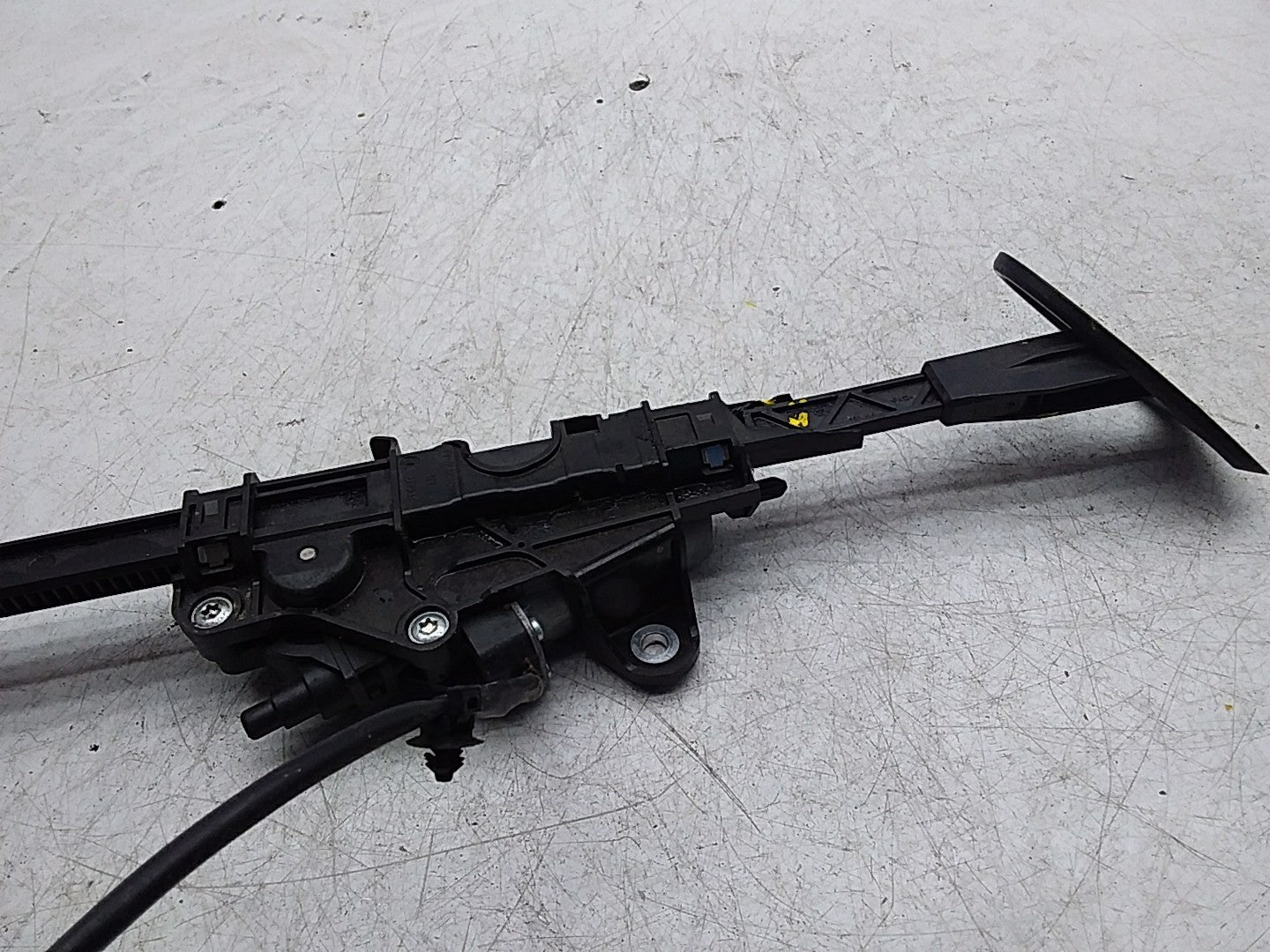 MERCEDES C-CLASS W205  SEAT BELT RETRACTOR 2058600182 FMR03 (DAMAGED)