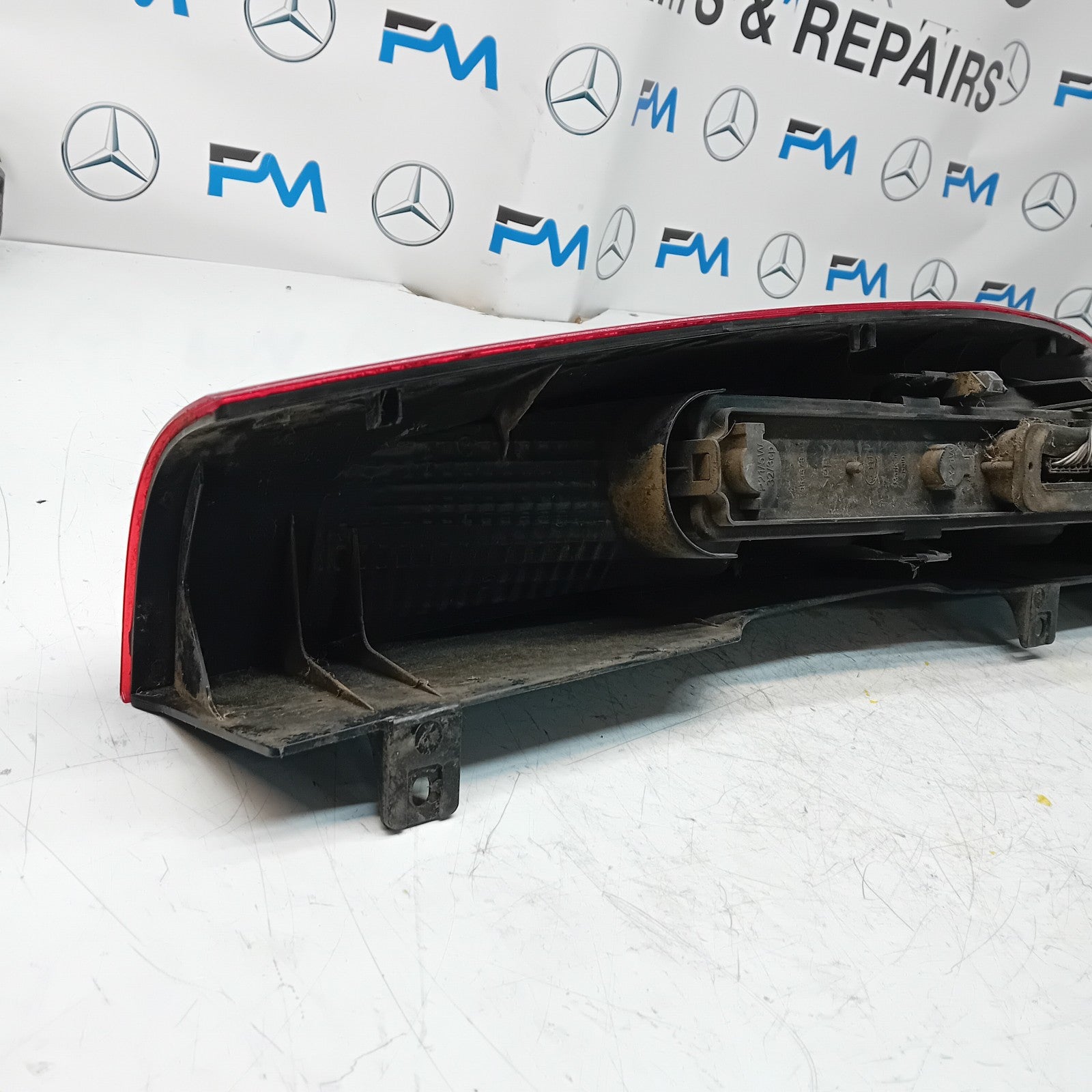 MERCEDES VITO W639 2004-14 PASSENGER NS OUTER REAR TAIL LIGHT 964678-00 FMT151