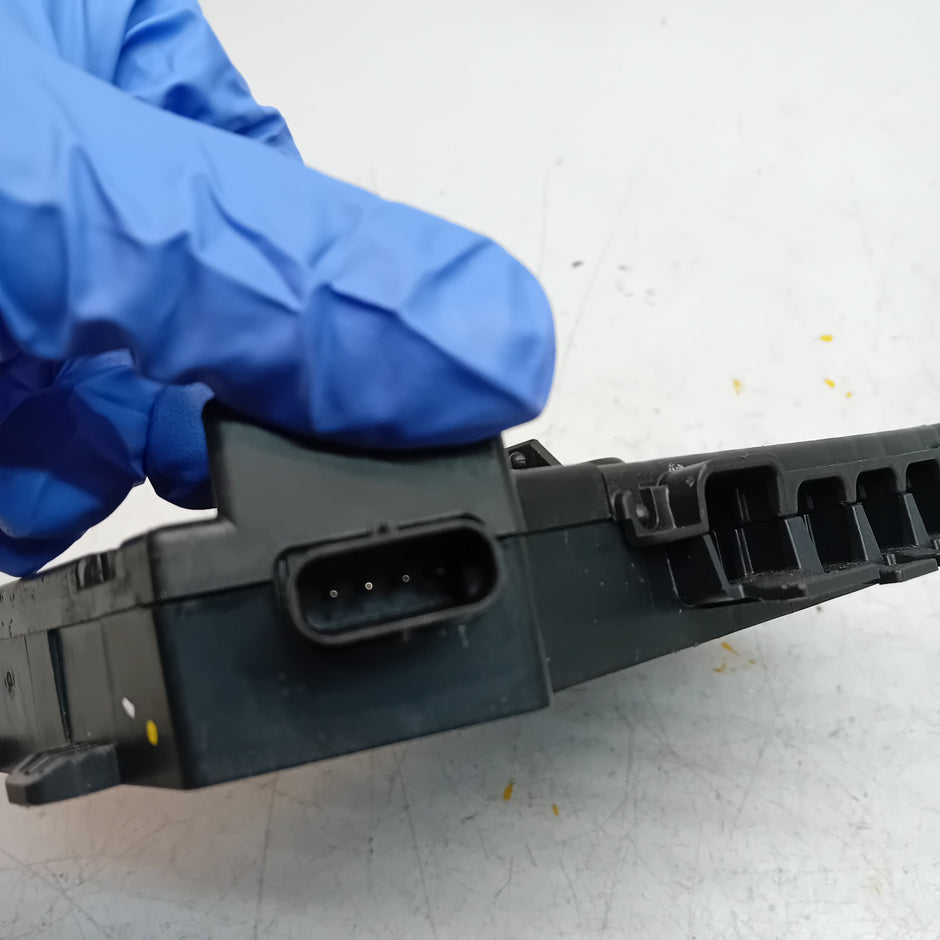 Mercedes C-Class W205 Front Inboard Fuxebox Module Unit A2055402750 FM00815