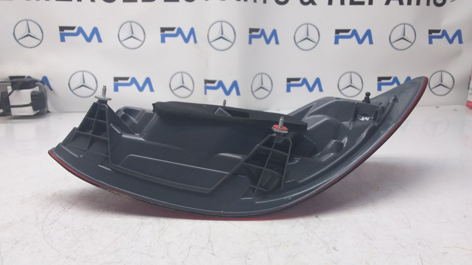 MERCEDES E-CLASS W213 PASSENGER SIDE NS REAR TAIL LIGHT 2016 FMT102